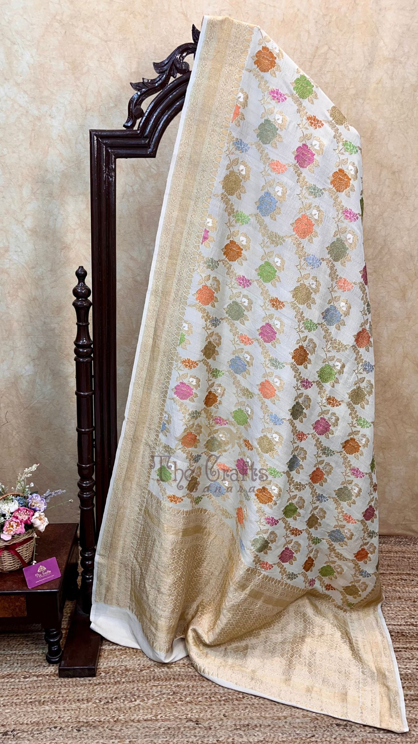 Tussar Georgette Handloom Banarasi Saree - Kadhua Meenakari