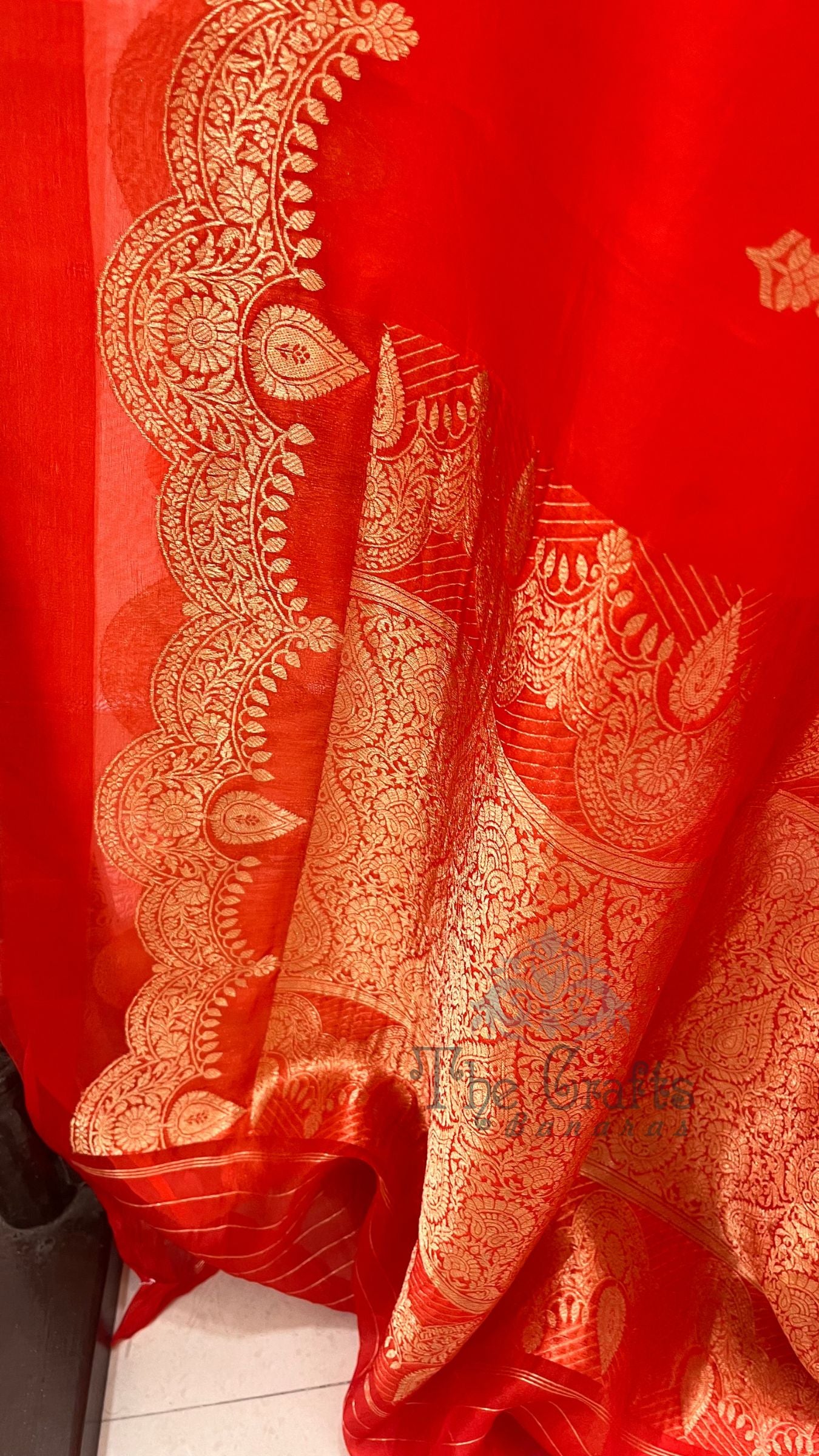 Pure Kora Silk Handloom Banarasi Saree - With Kadhua motifs