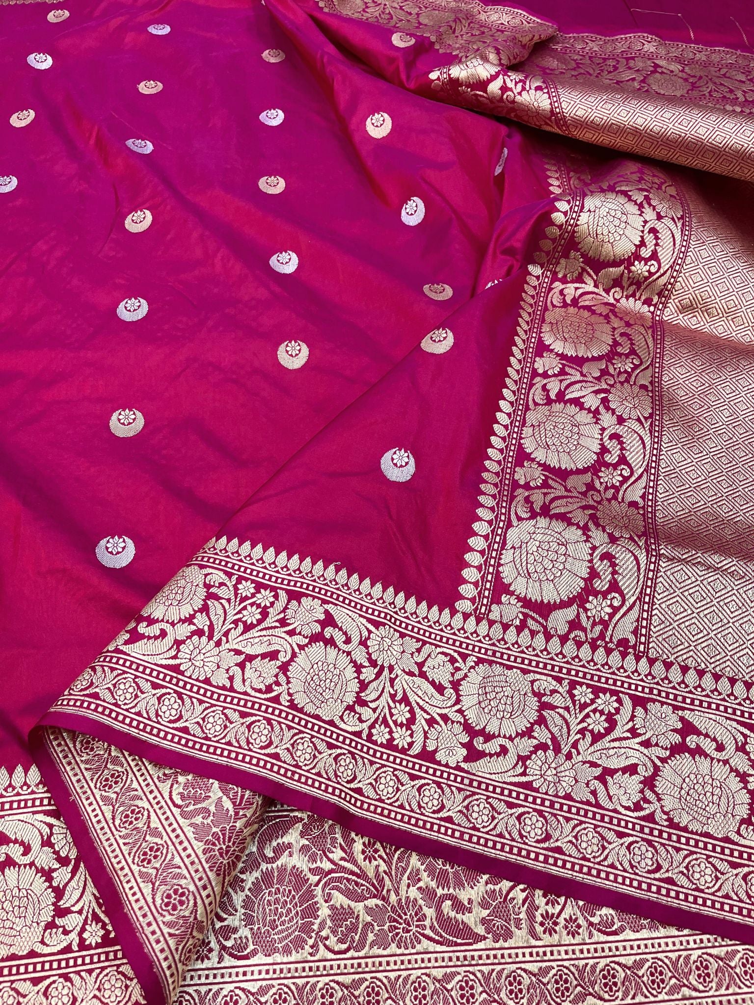 Pure Katan Silk Handloom Banarasi Saree - with kadhua motifs