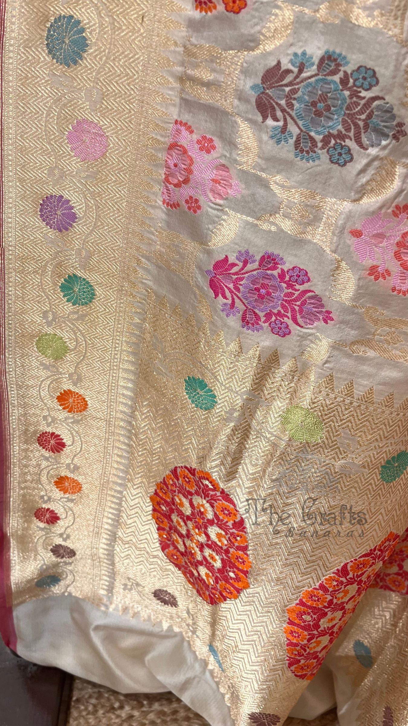 Rangkat Pure Katan Silk Handloom Banarasi Saree - Jaal Work With Meenakari