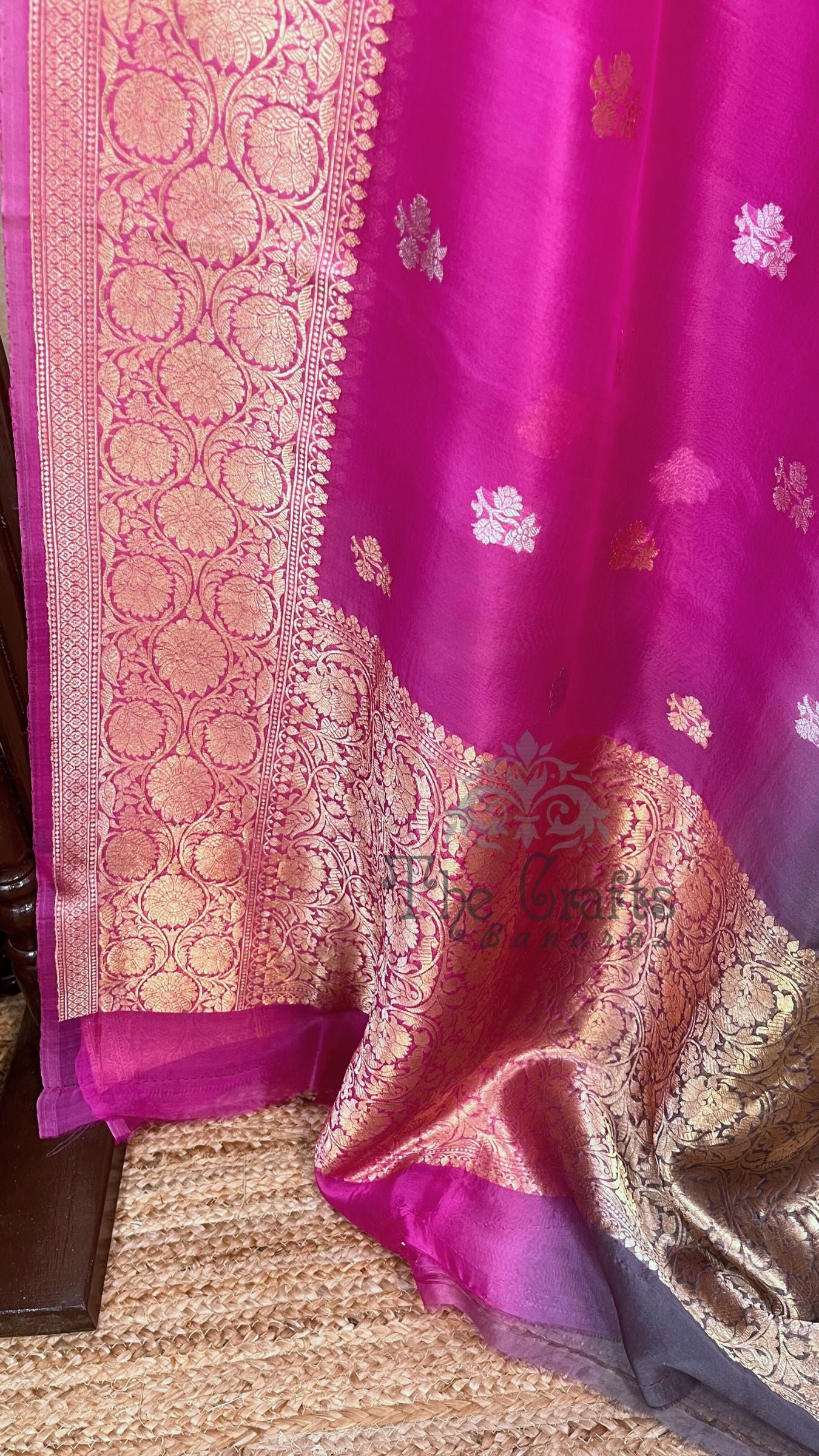 Pure Kora Silk Handloom Banarasi Saree - With Kadhua motifs