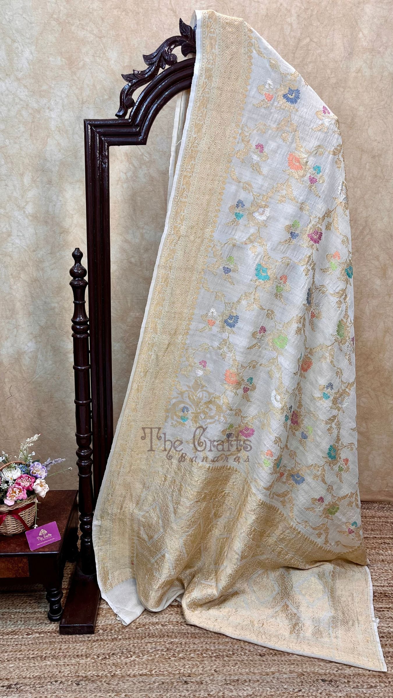 Tussar Georgette Handloom Banarasi Saree - Kadhua Meenakari