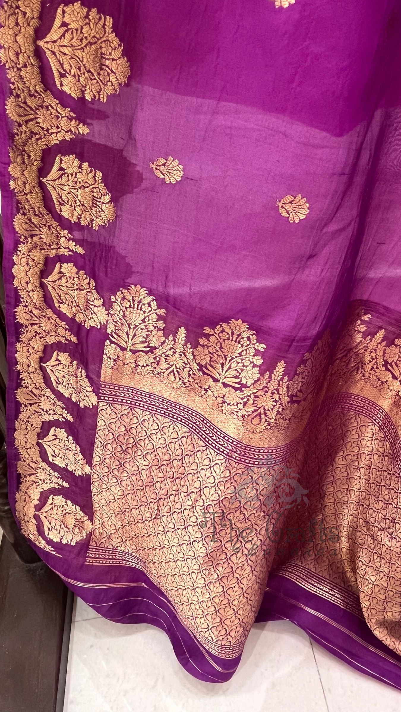 Pure Kora Silk Handloom Banarasi Saree - With Kadhua motifs