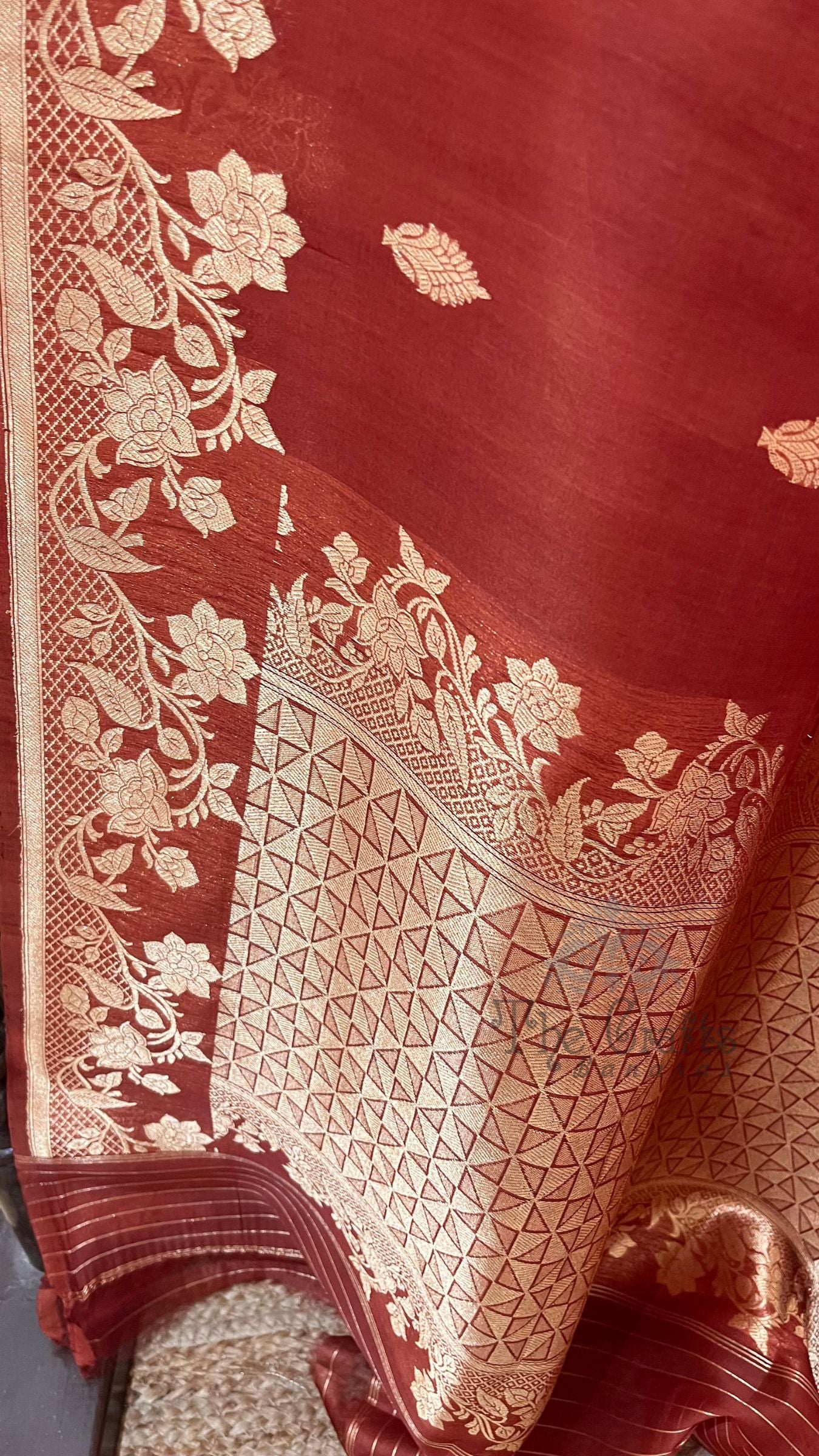 Pure Kora Silk Handloom Banarasi Saree - With Kadhua motifs