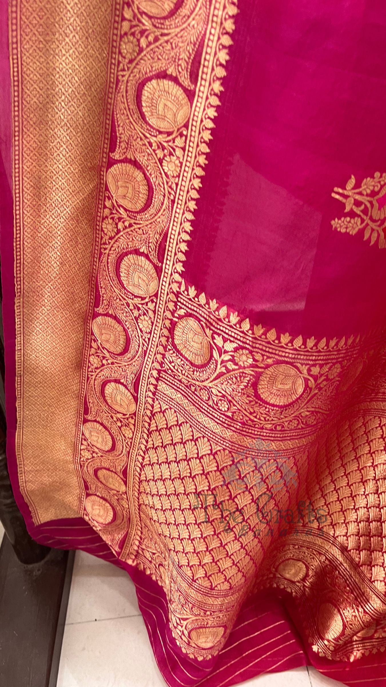 Pure Kora Silk Handloom Banarasi Saree - With Kadhua motifs