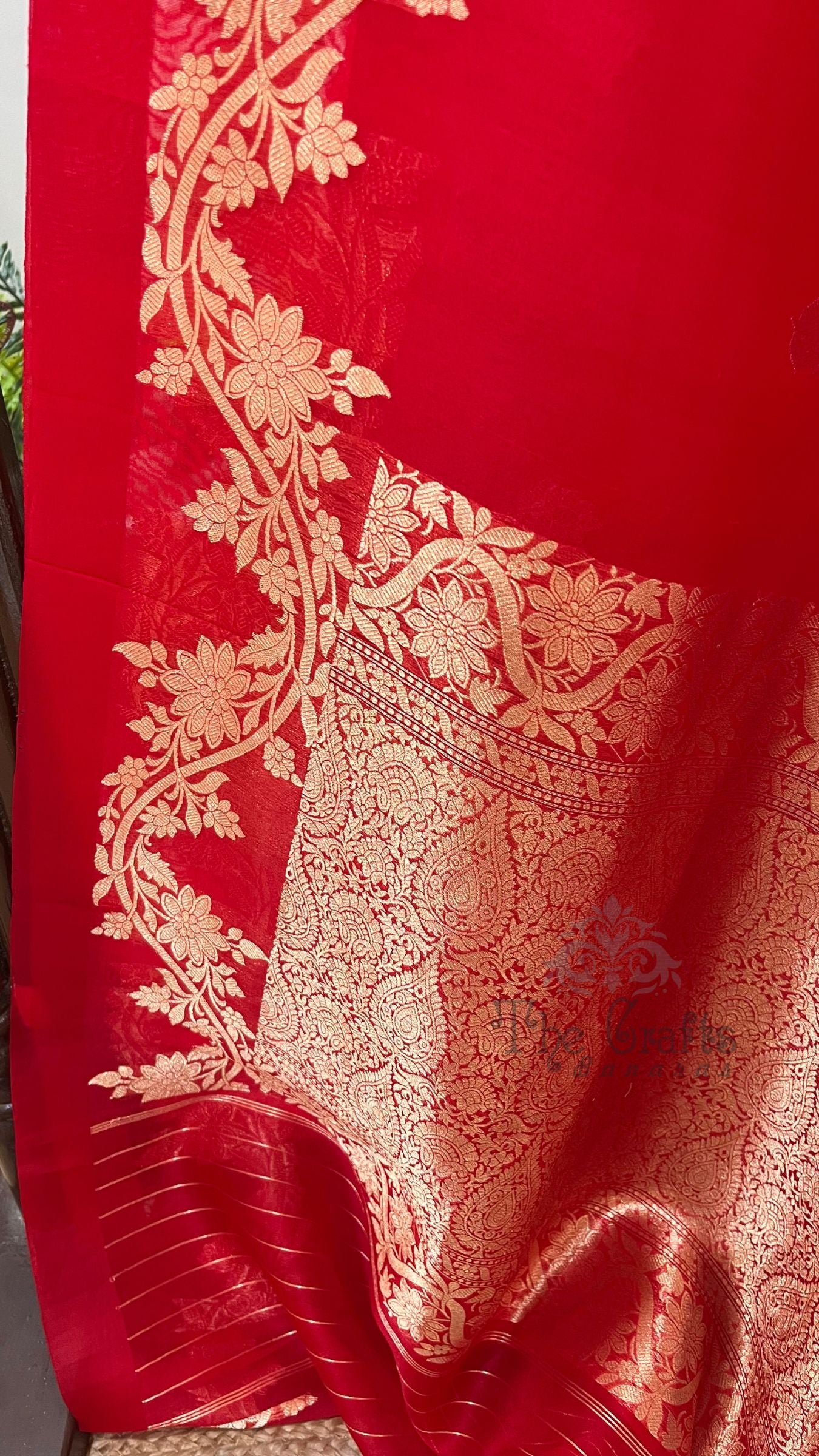 Pure Kora Silk Handloom Banarasi Saree - With Kadhua motifs