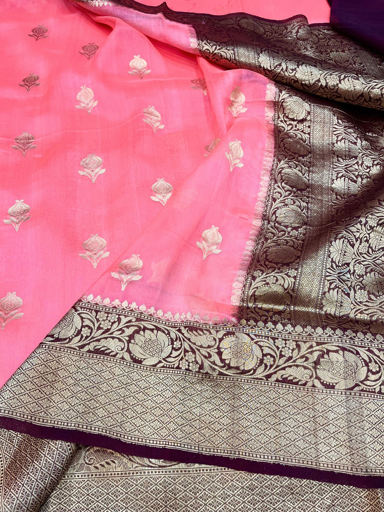 Pure Kora Silk Handloom Banarasi Saree - With Kadhua motifs
