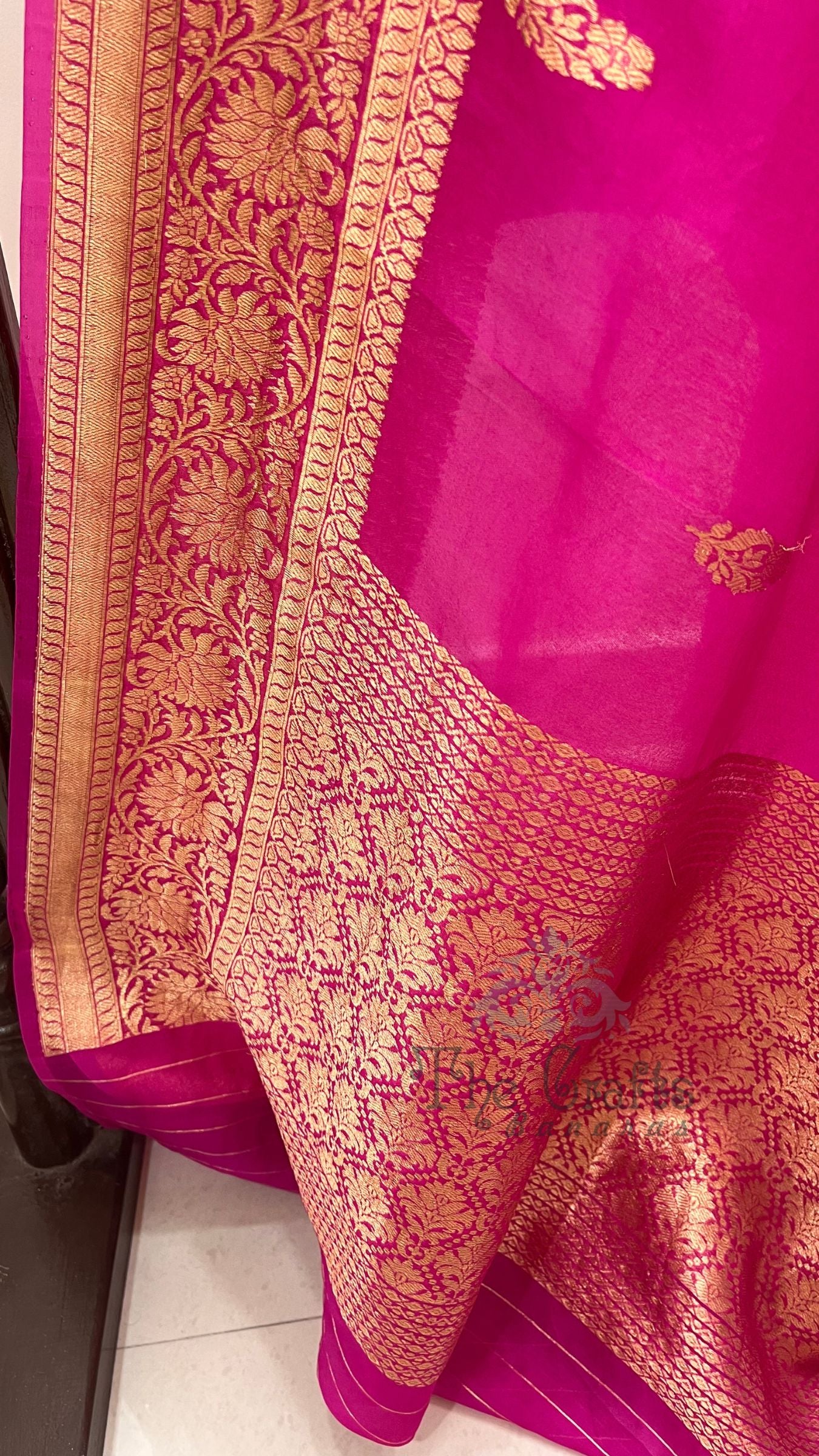 Pure Kora Silk Handloom Banarasi Saree - With Kadhua motifs