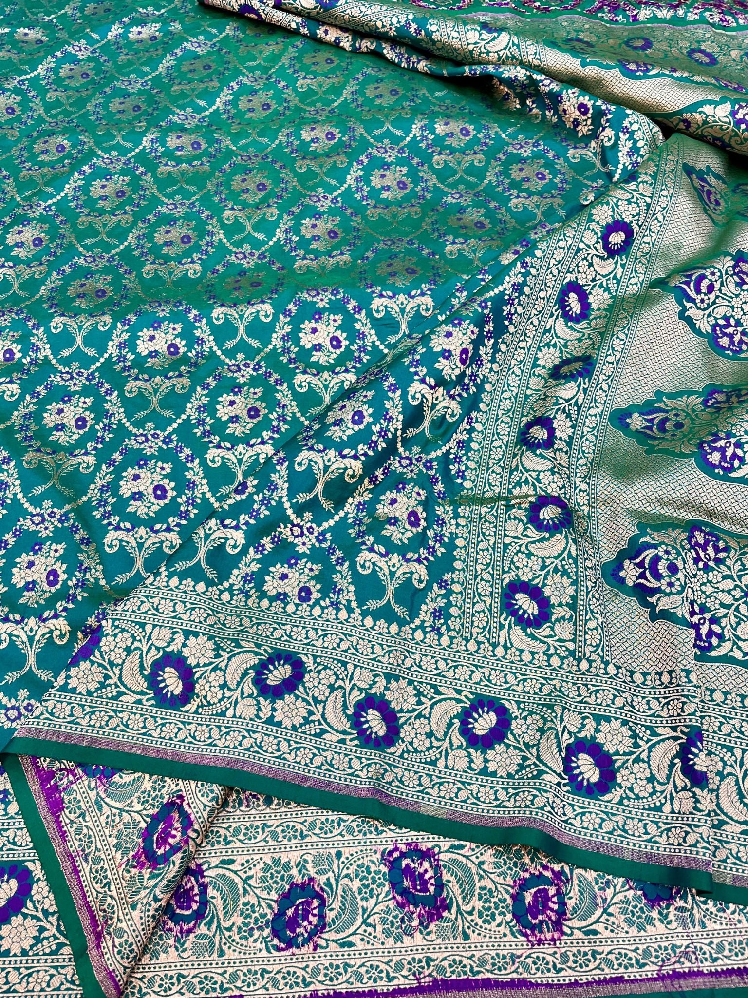 Pure Katan Silk Handloom Banarasi Saree - Jaal Work With Meenakari