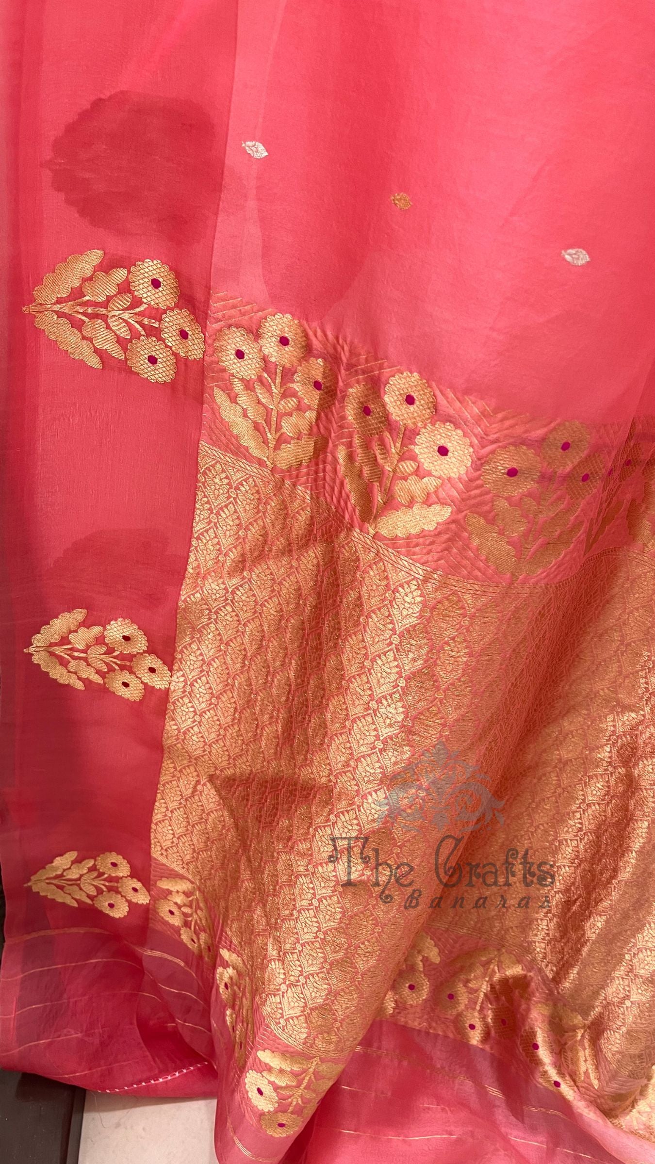 Pure Kora Silk Handloom Banarasi Saree - With Kadhua motifs