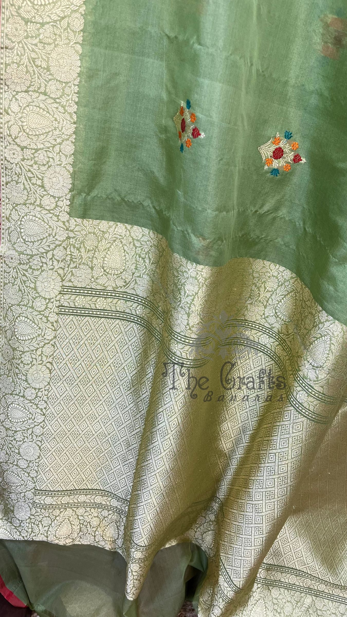 Pure Kora Silk Handloom Banarasi Saree - with kadhua meenakari motifs
