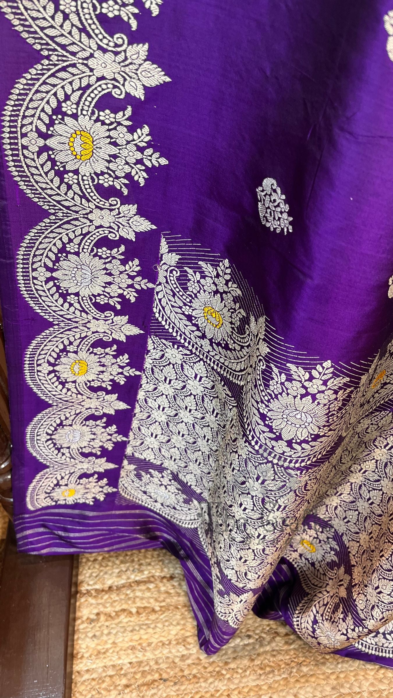 Pure Katan Silk Handloom Banarasi Saree - with kadhua meenakari motifs