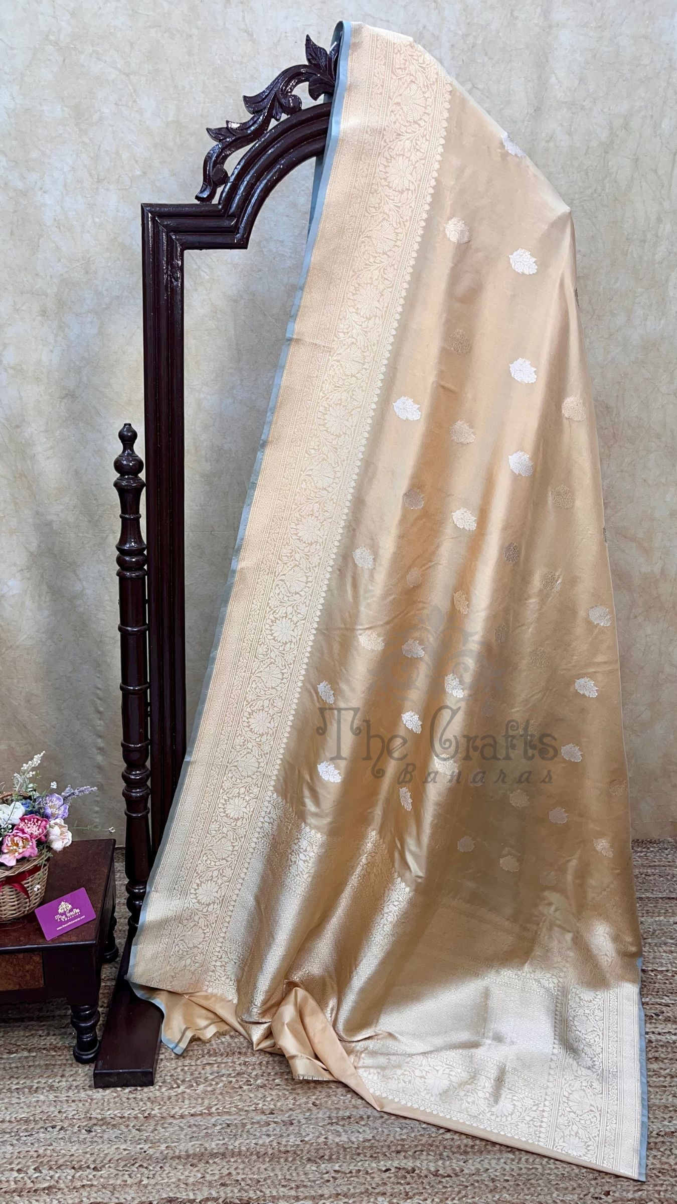 Pure Katan Silk Handloom Banarasi Saree - with kadhua motifs