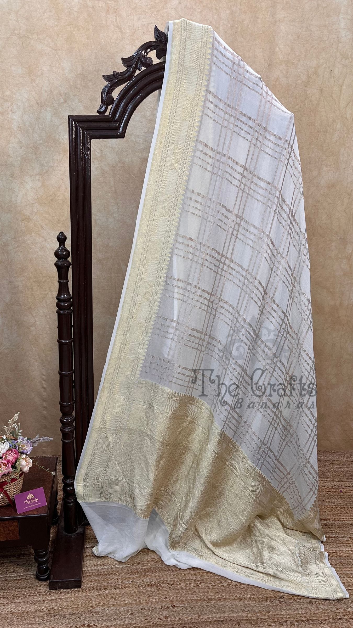 Khaddi Georgette Handloom Banarasi Saree - Water Zari