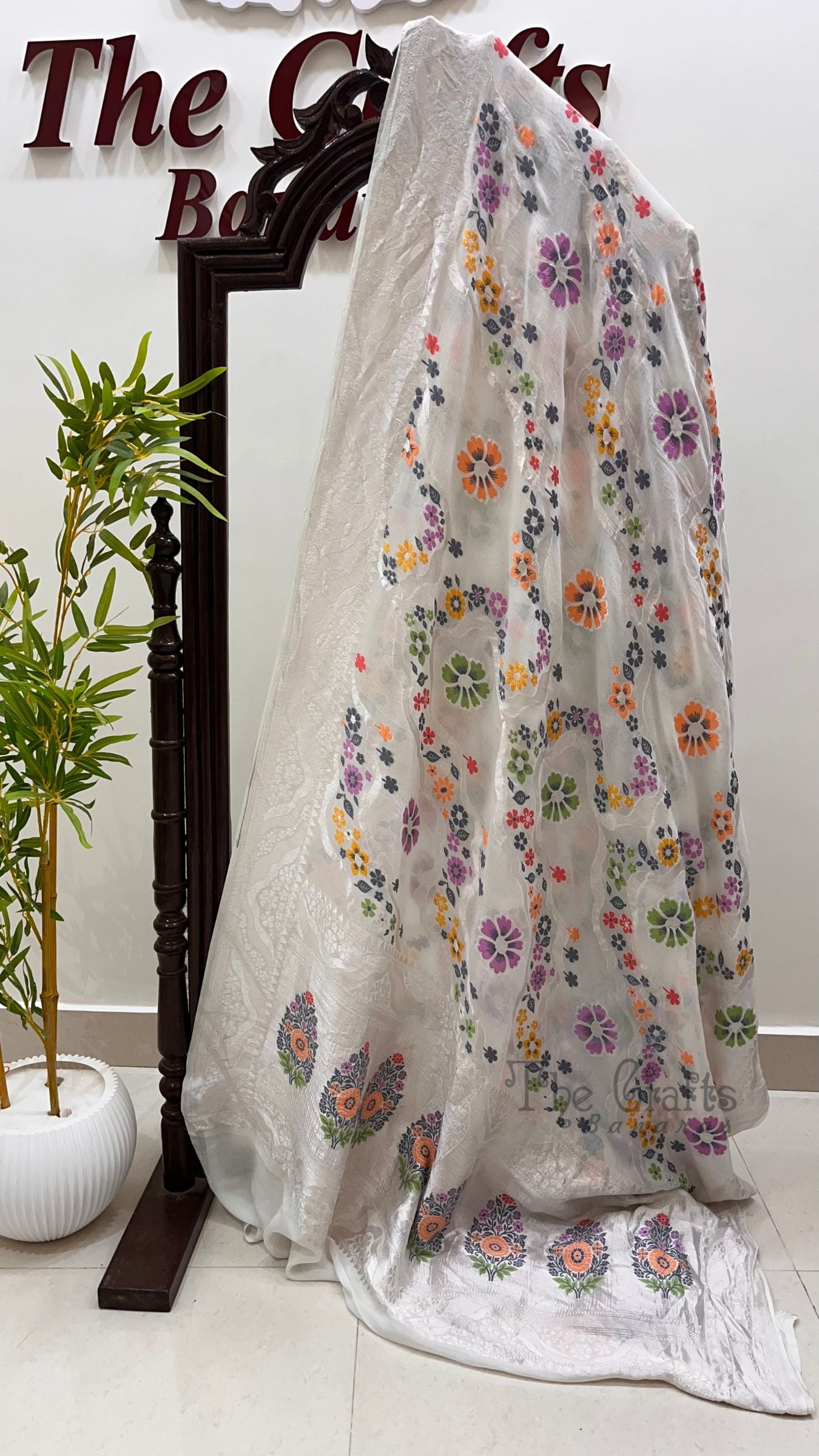 Khaddi Georgette Handloom Banarasi Saree - Jaal with Meenakari