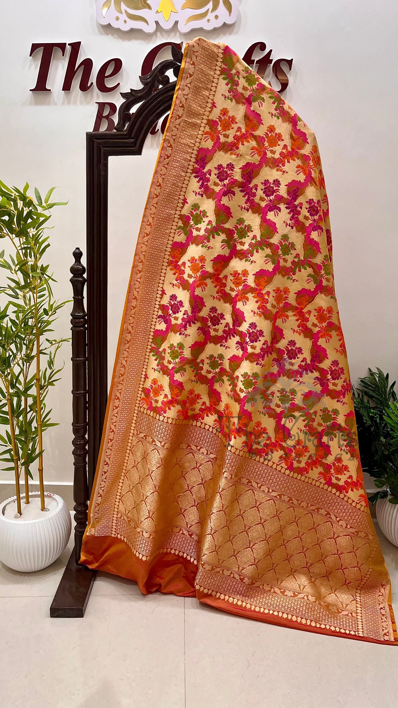 Rangkat Pure Katan Silk Handloom Banarasi Saree - Jaal Work With Meenakari