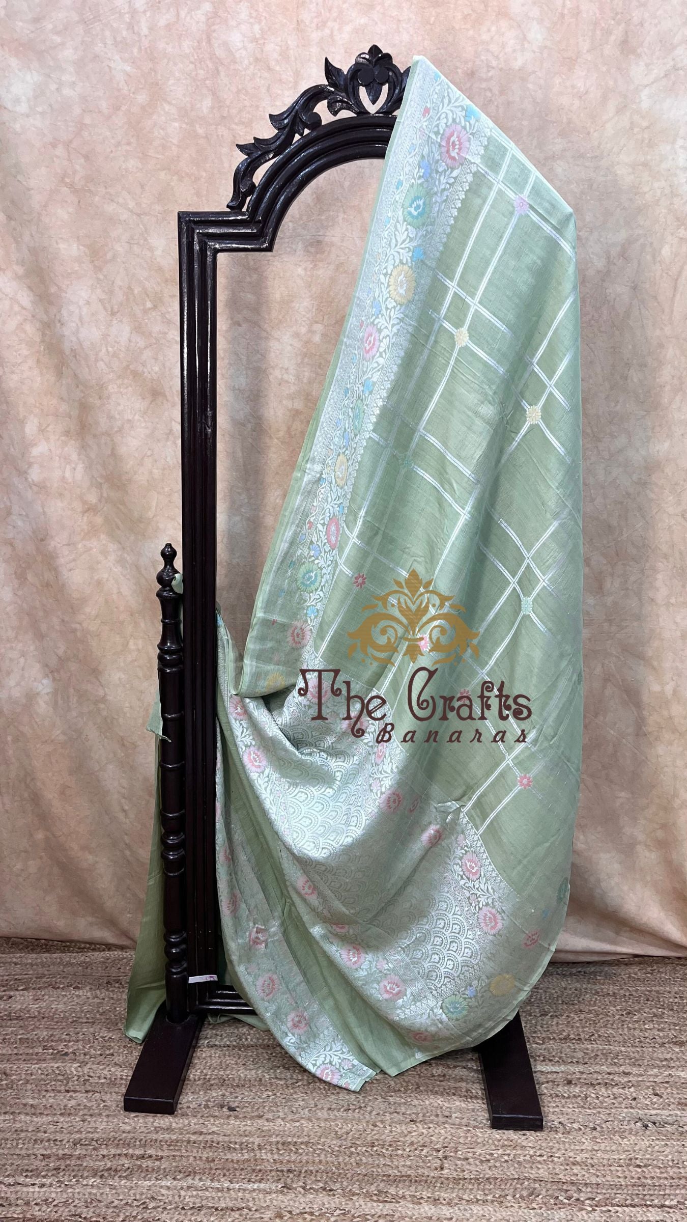 Tussar Georgette Handloom Banarasi Saree - Jaal with Meenakari