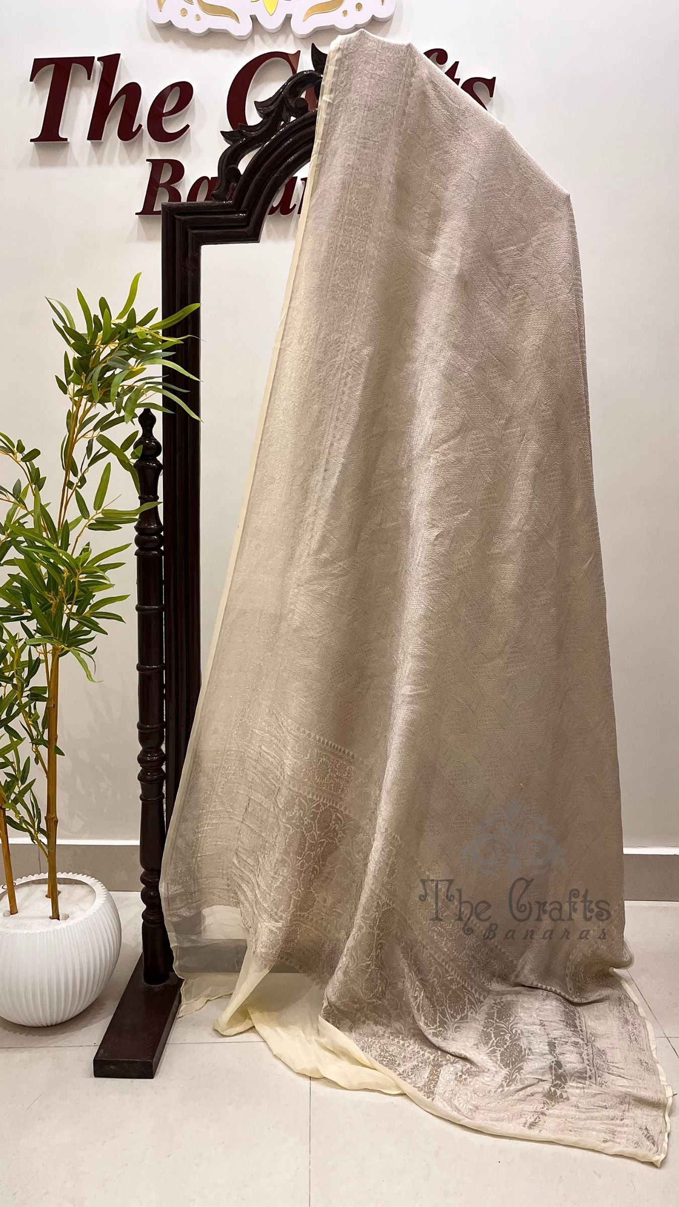 Khaddi Georgette Handloom Banarasi Saree - Tanchui Brocade