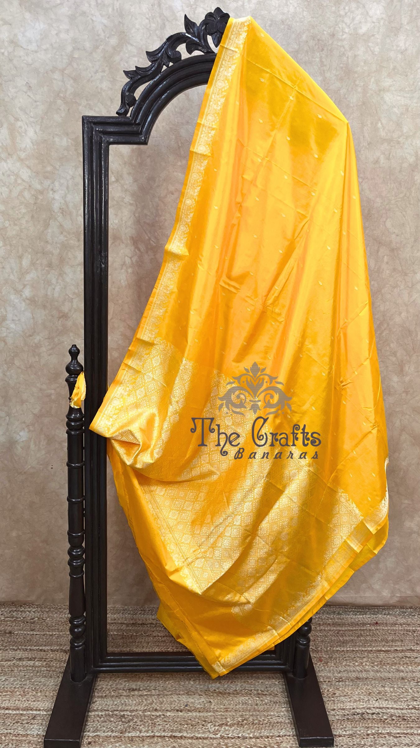 Pure Katan Silk Handloom Banarasi Saree - Chunri Buti
