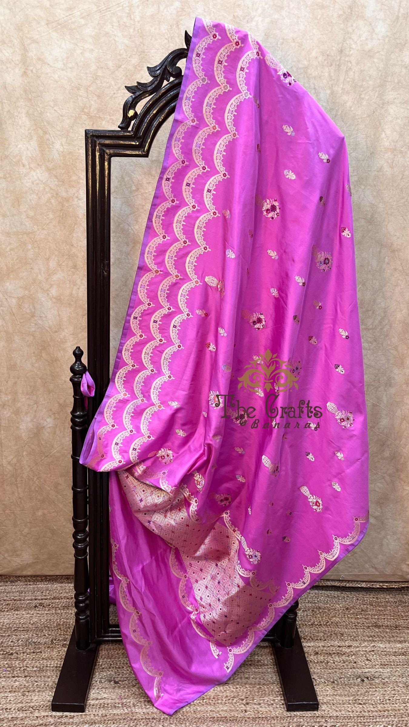 Pure Katan Silk Handloom Banarasi Saree - with kadhua meenakari motifs