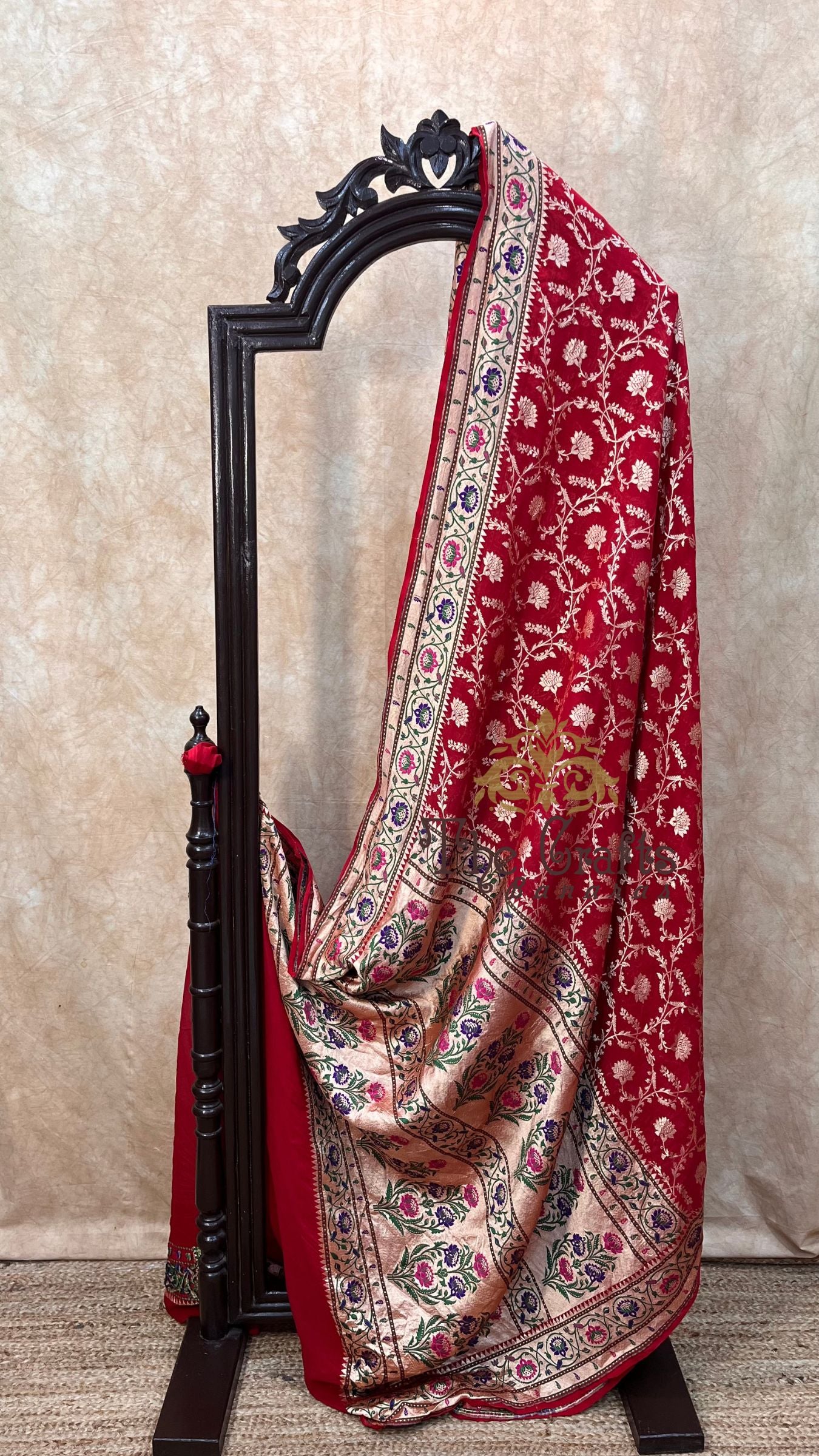 Pure Georgette Handloom Banarasi Saree - Gold zari with meenakari