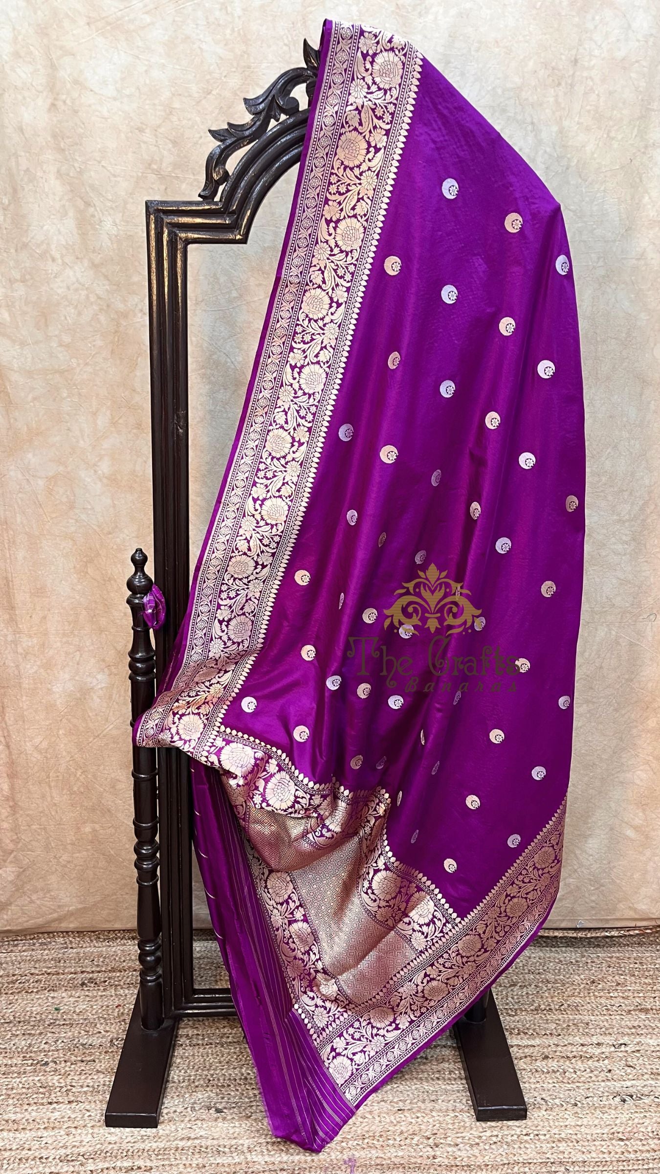 Pure Katan Silk Handloom Banarasi Saree - with kadhua motifs