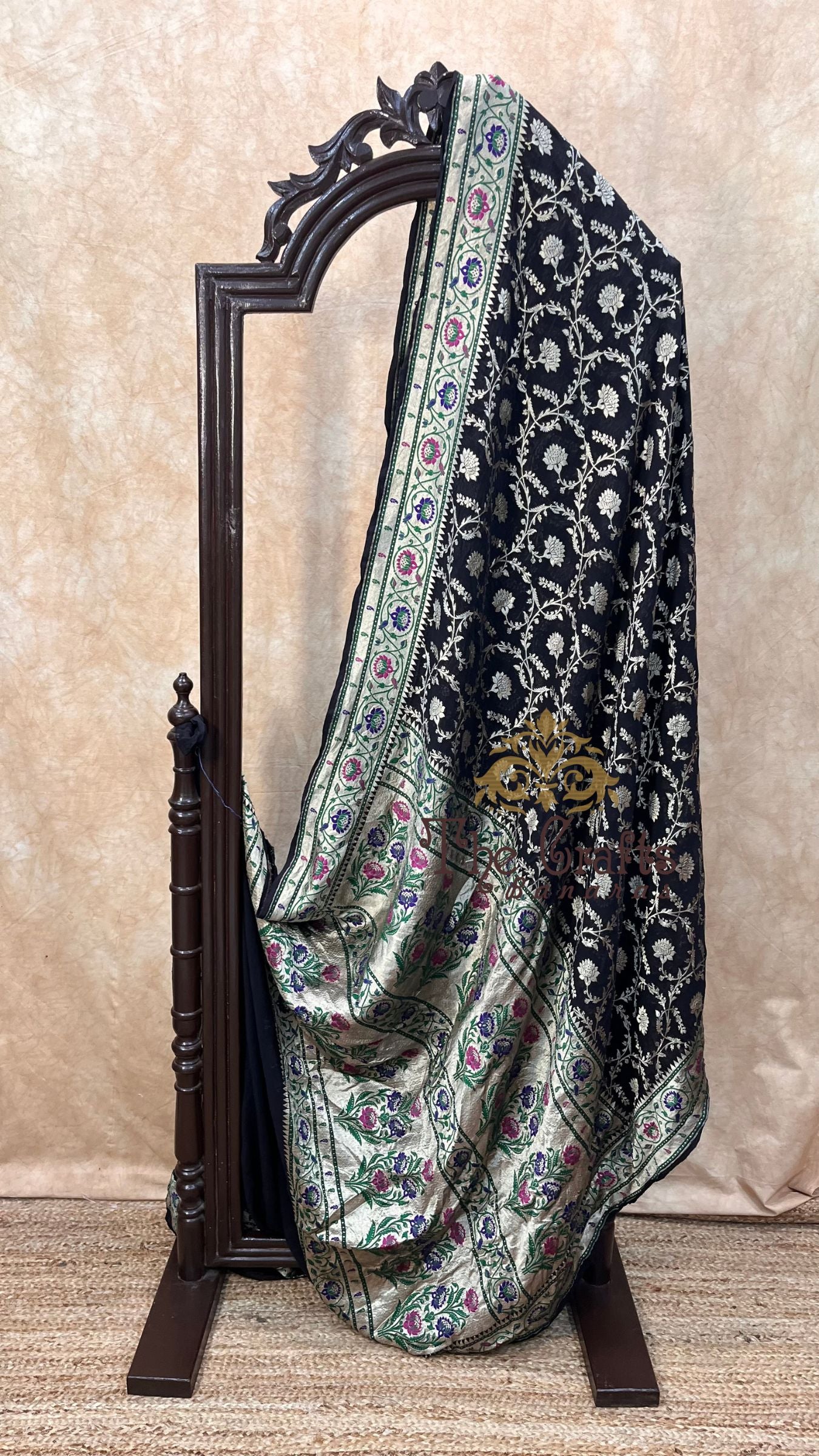 Pure Georgette Handloom Banarasi Saree - Gold zari with meenakari