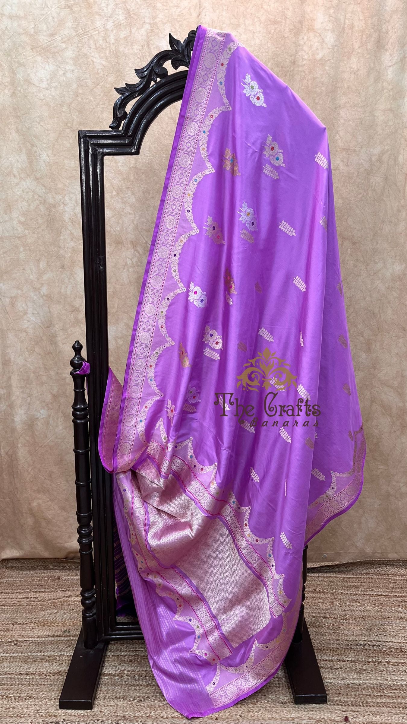 Pure Katan Silk Handloom Banarasi Saree - with kadhua meenakari motifs