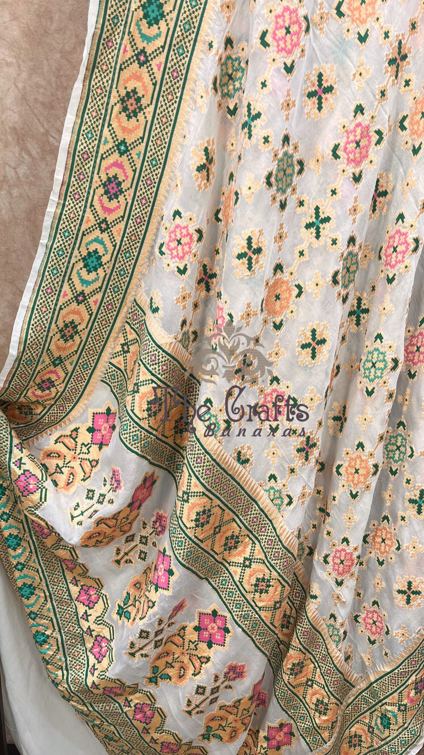 Pure Georgette Handloom Banarasi Saree - Gold zari with meenakari