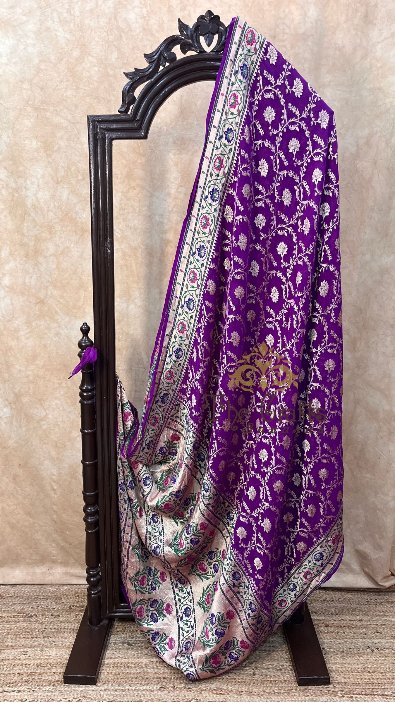 Pure Georgette Handloom Banarasi Saree - Gold zari with meenakari