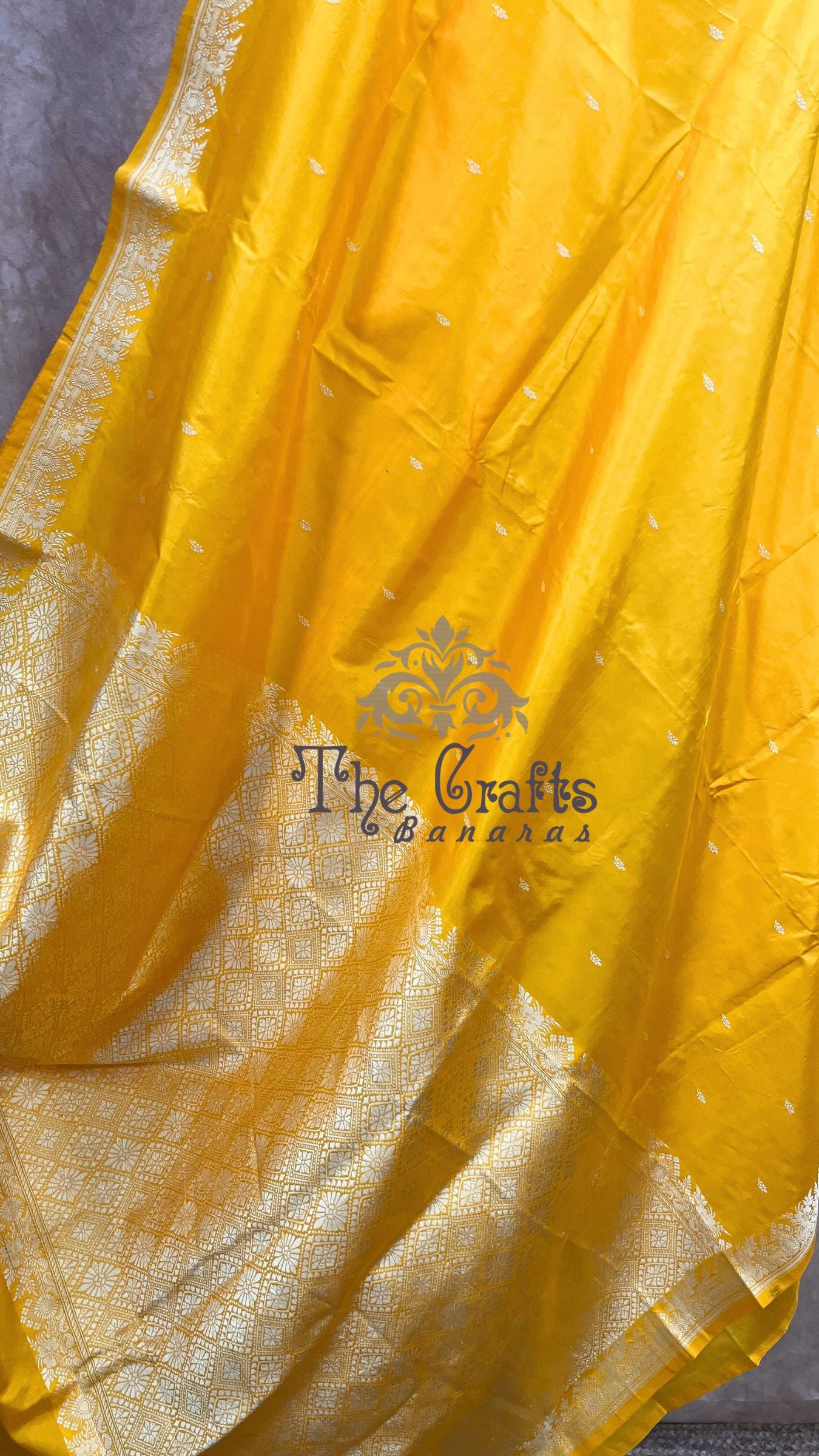 Pure Katan Silk Handloom Banarasi Saree - Chunri Buti
