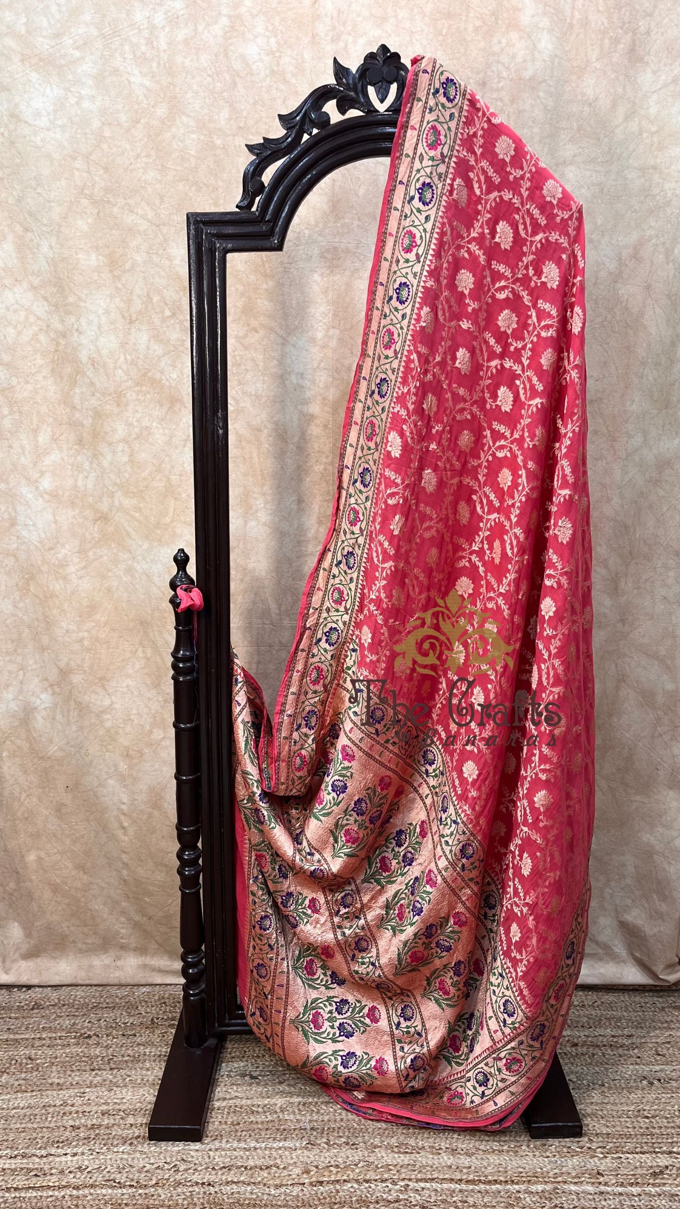 Pure Georgette Handloom Banarasi Saree - Gold zari with meenakari