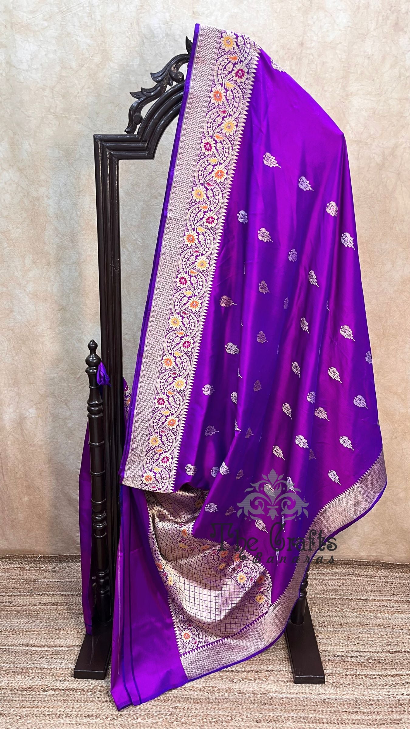 Pure Katan Silk Handloom Banarasi Saree - with sona rupa kadhua motifs