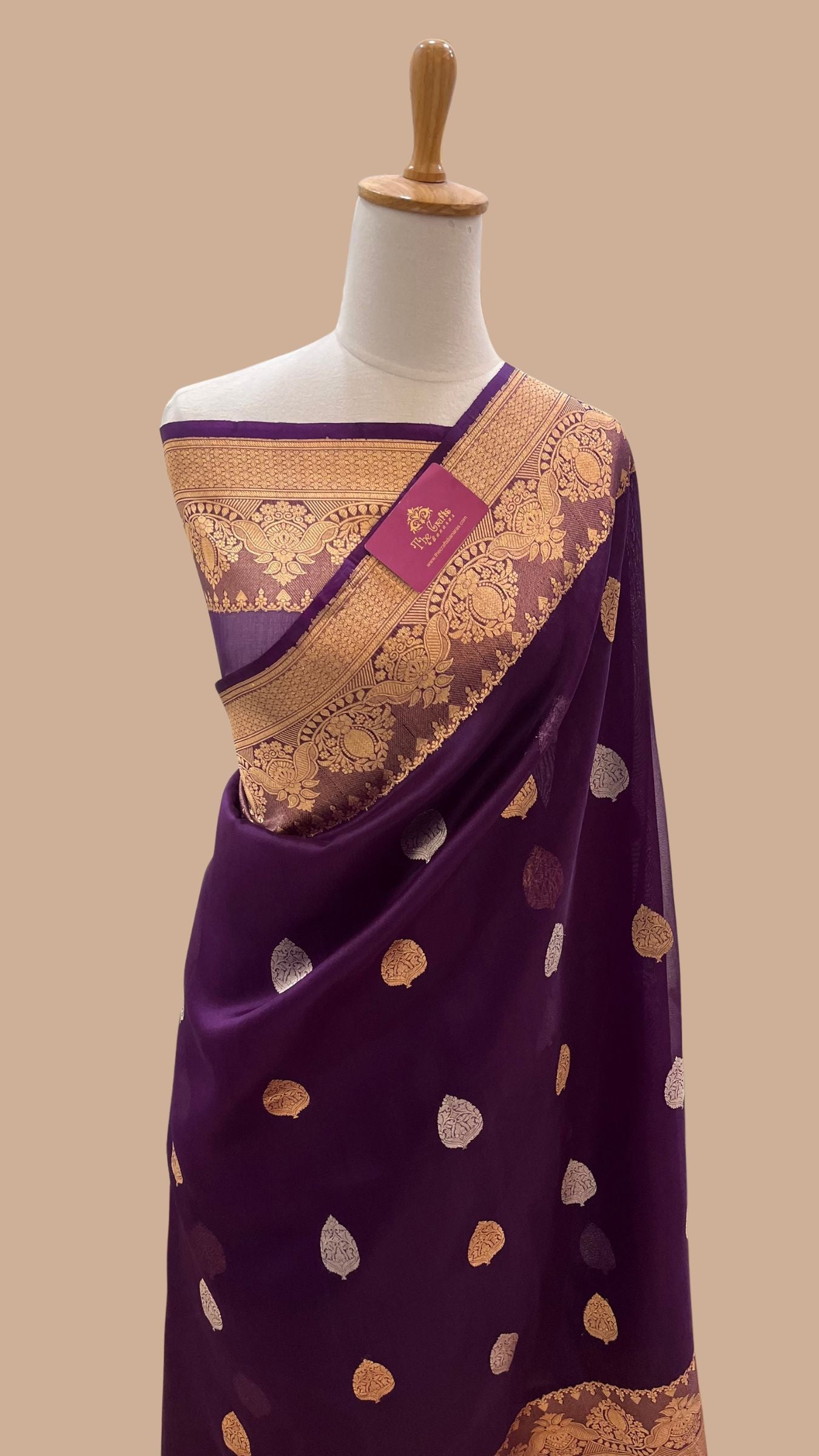 Pure Kora Silk Handloom Banarasi Saree - With Kadhua motifs