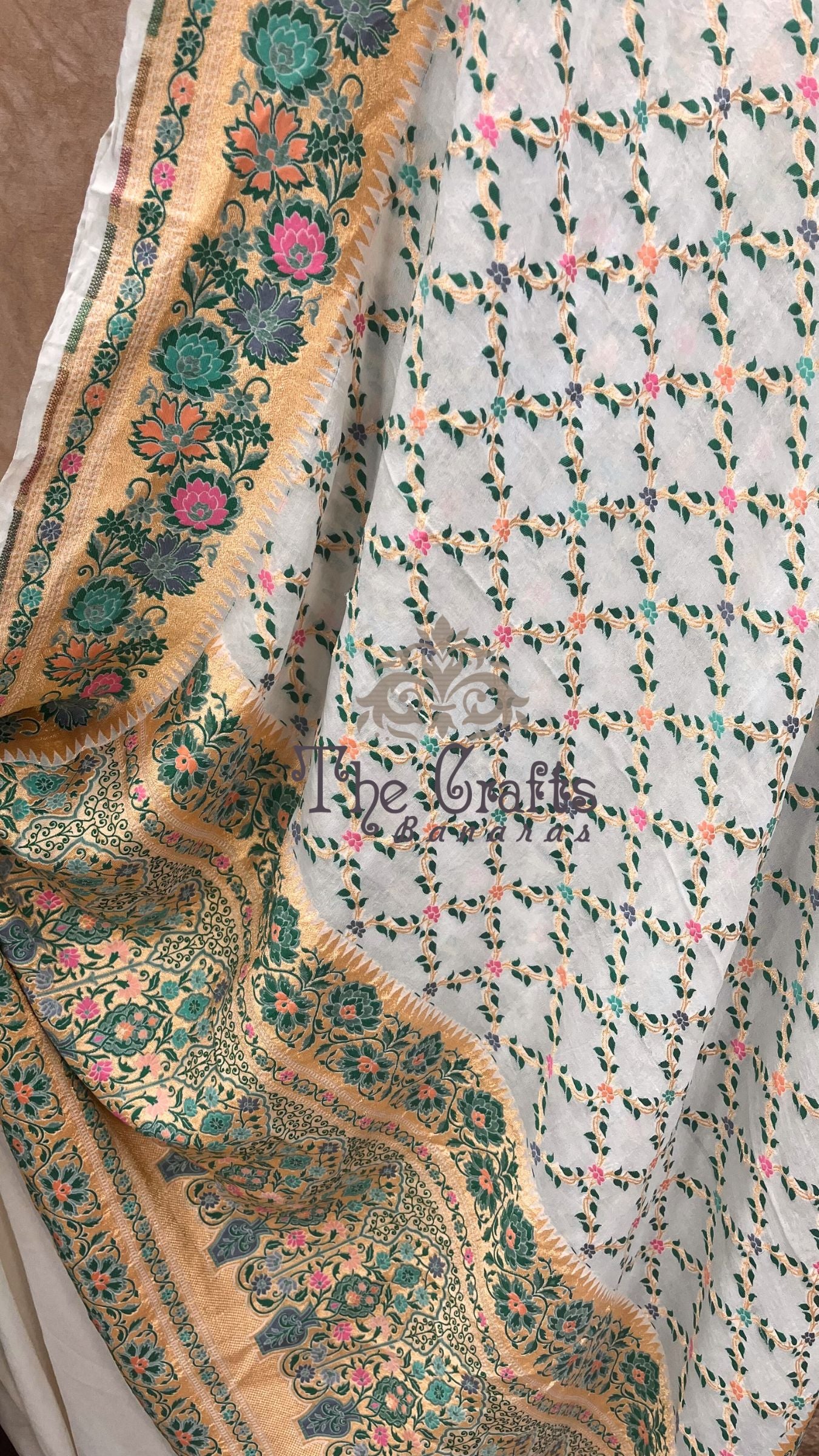 Pure Georgette Handloom Banarasi Saree - Gold zari with meenakari