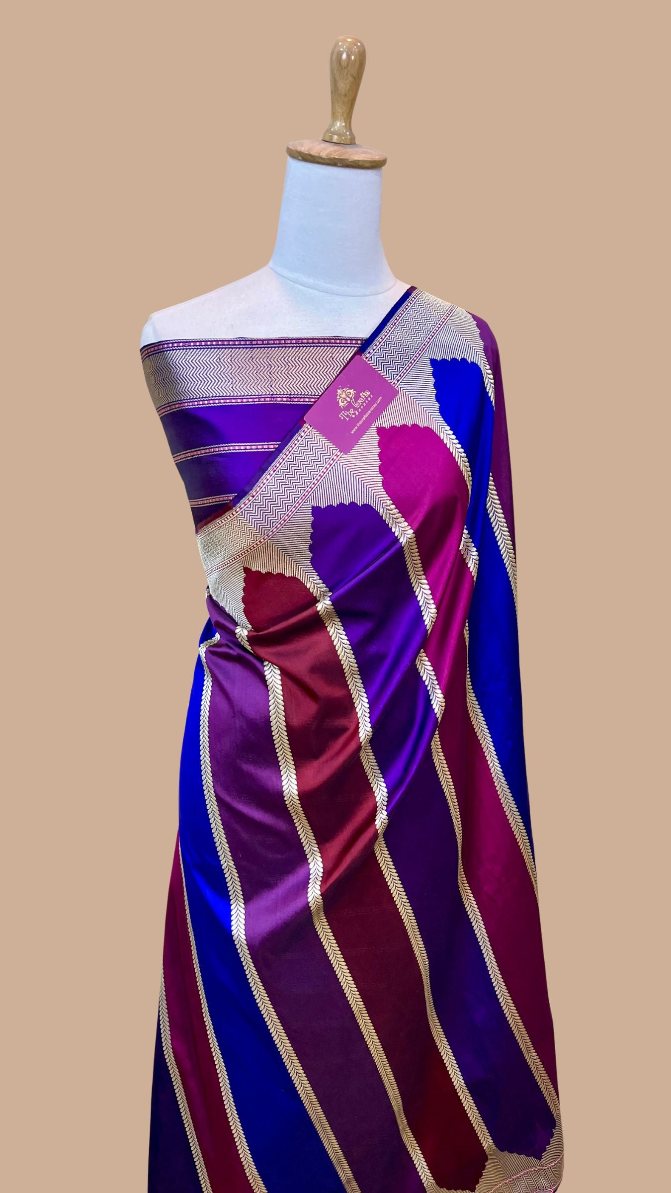 Rangkat Pure Katan Silk Handloom Banarasi Saree - with kadhua work