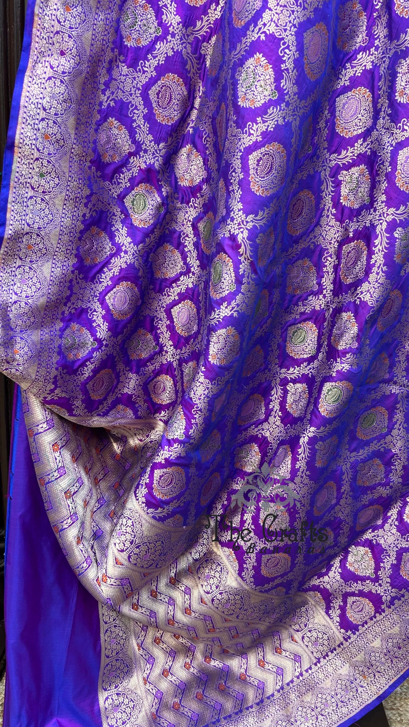 Pure Katan Silk Handloom Banarasi Saree - Jaal Work With Meenakari