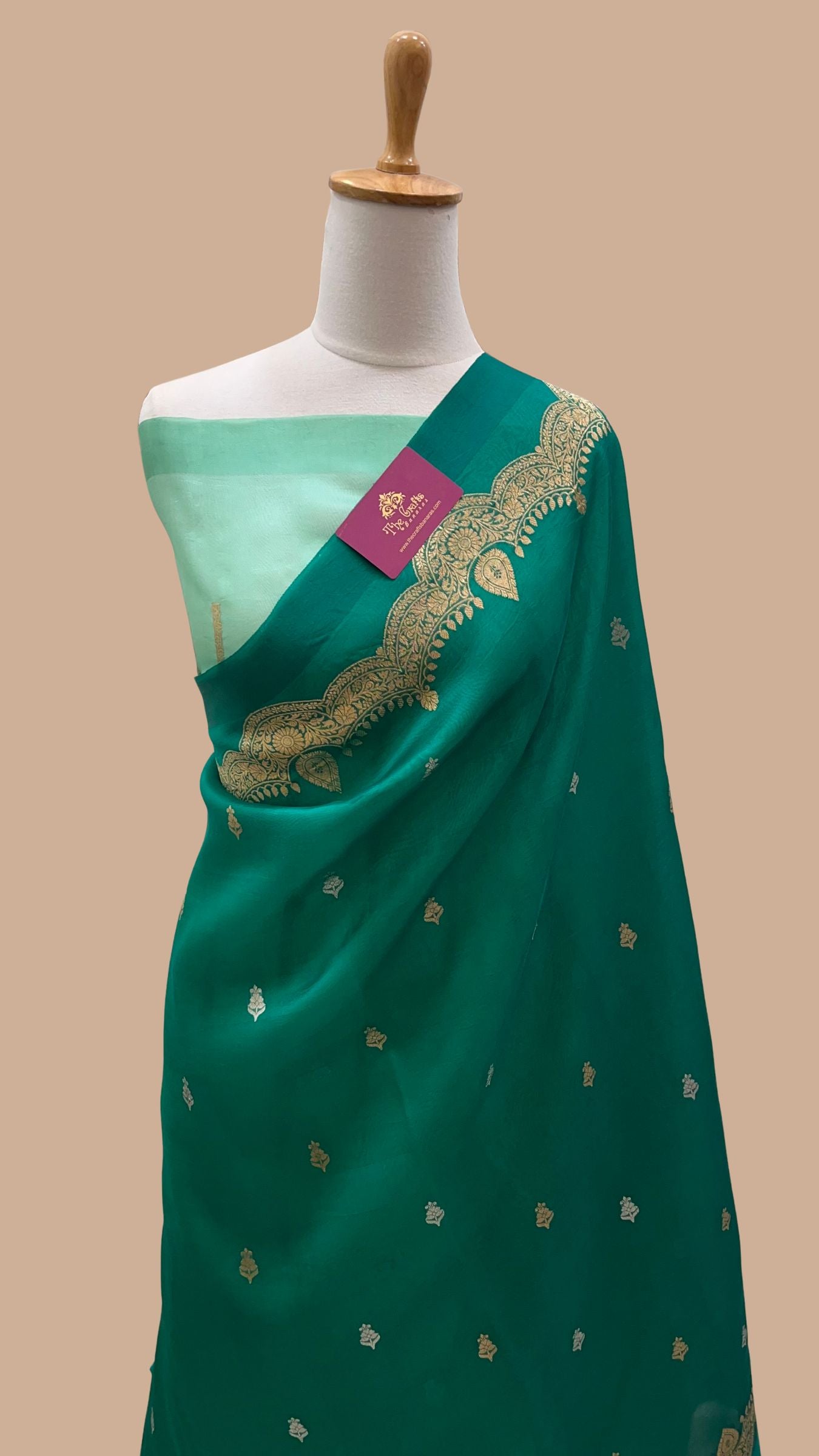 Pure Kora Silk Handloom Banarasi Saree - With Kadhua motifs
