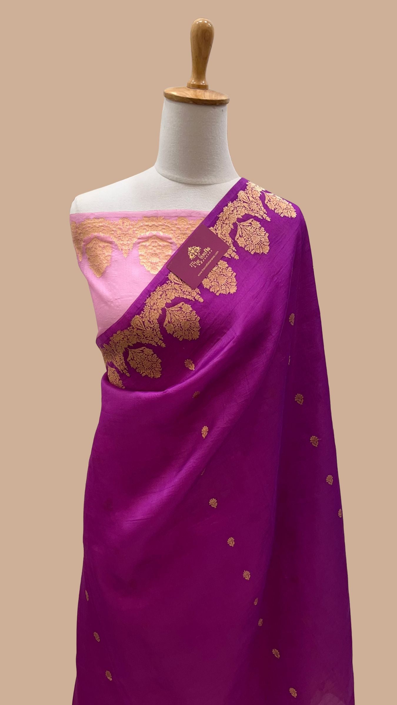 Pure Kora Silk Handloom Banarasi Saree - With Kadhua motifs