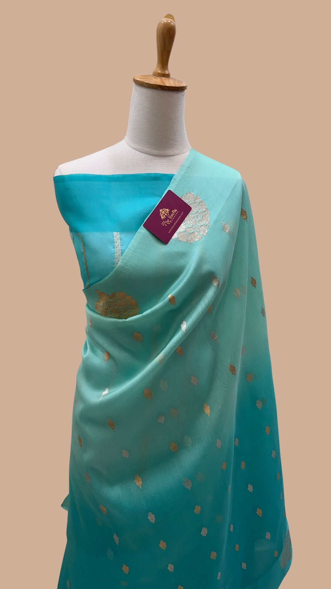 Pure Kora Silk Handloom Banarasi Saree - With Kadhua motifs