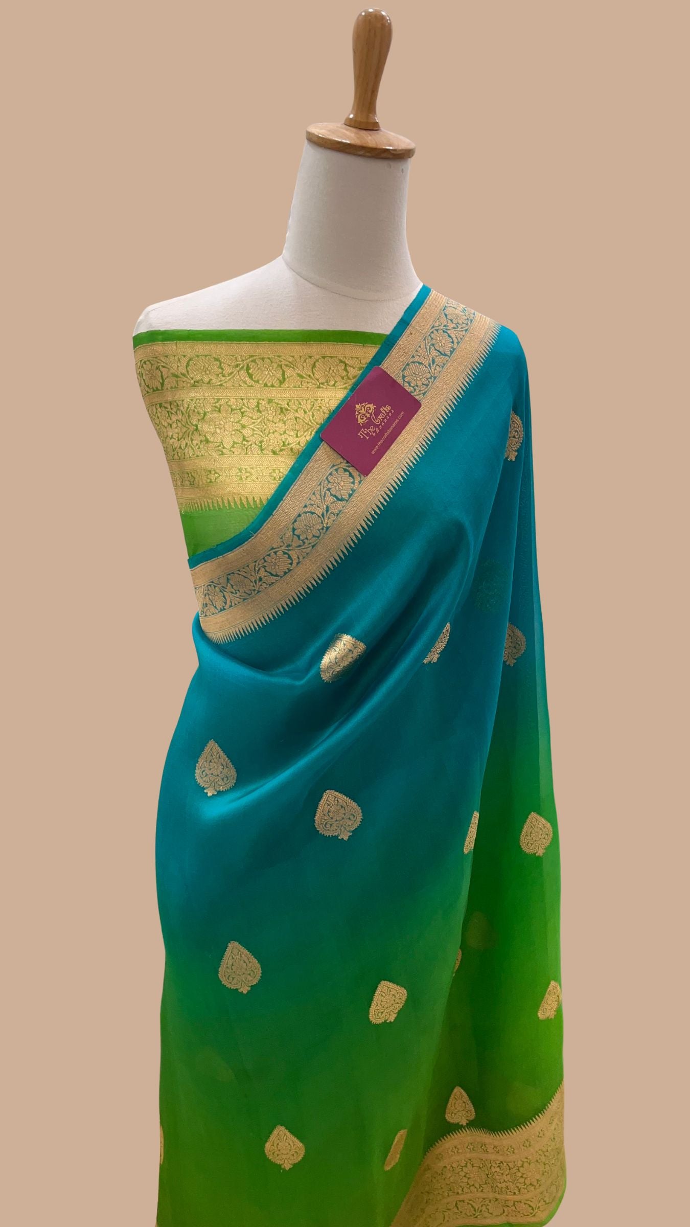 Pure Kora Silk Handloom Banarasi Saree - With Kadhua motifs