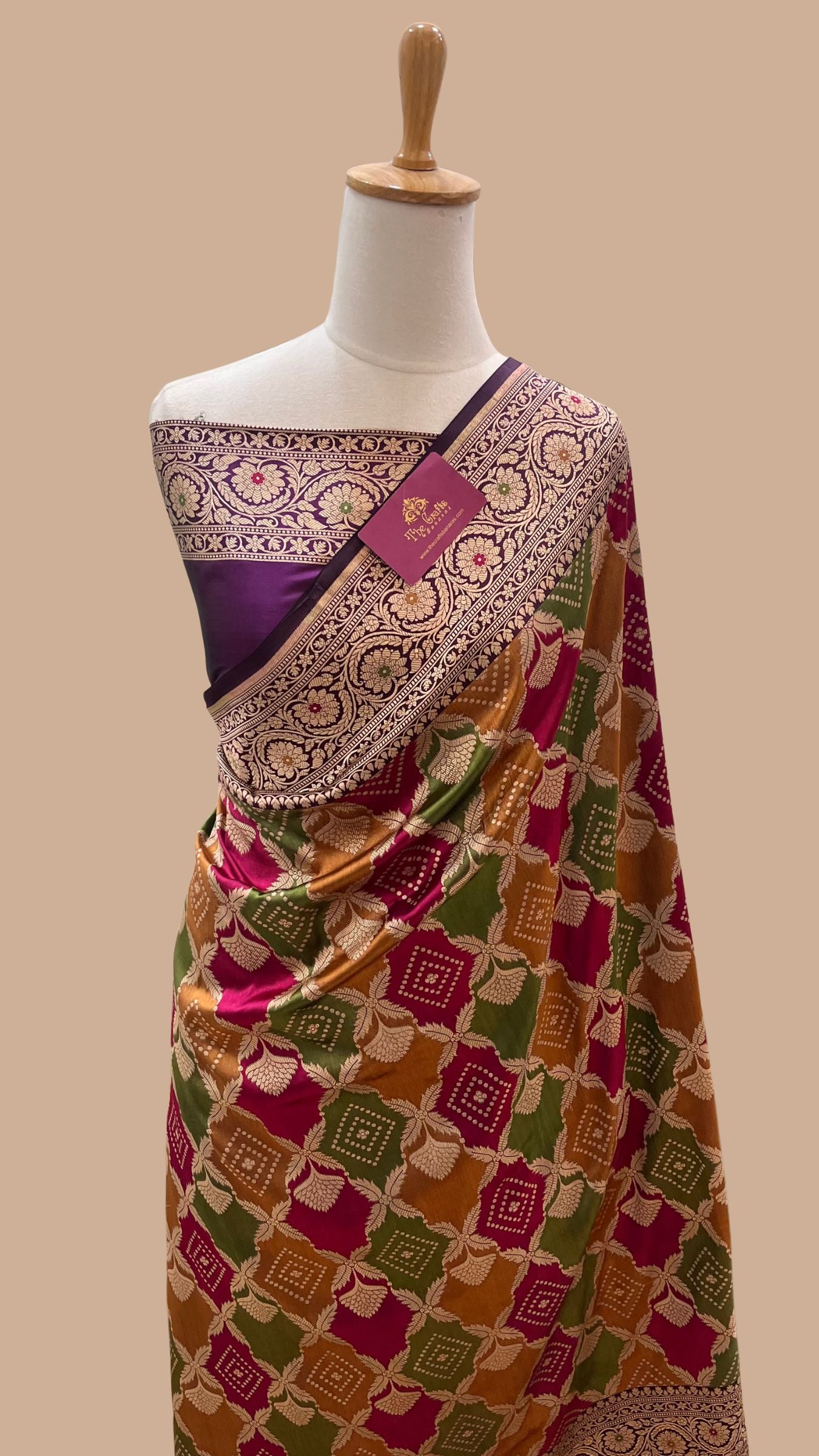 Rangkat Pure Katan Silk Handloom Banarasi Saree - Jaal Work With Meenakari