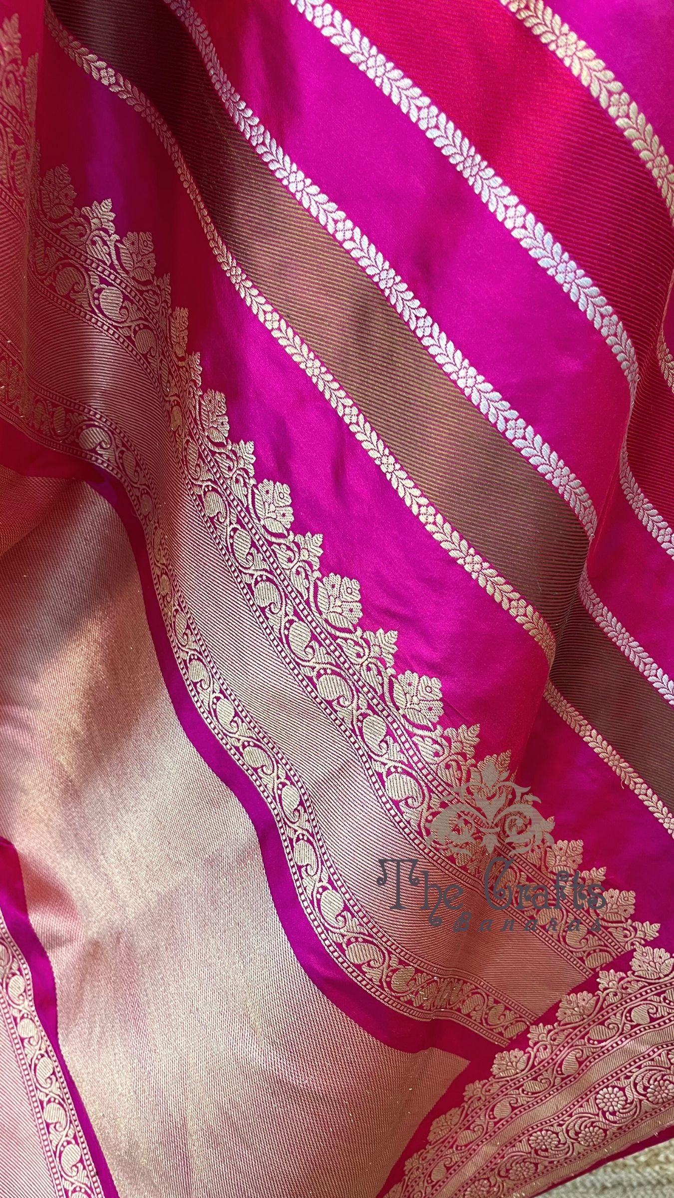 Rangkat Pure Katan Silk Handloom Banarasi Saree - with kadhua work