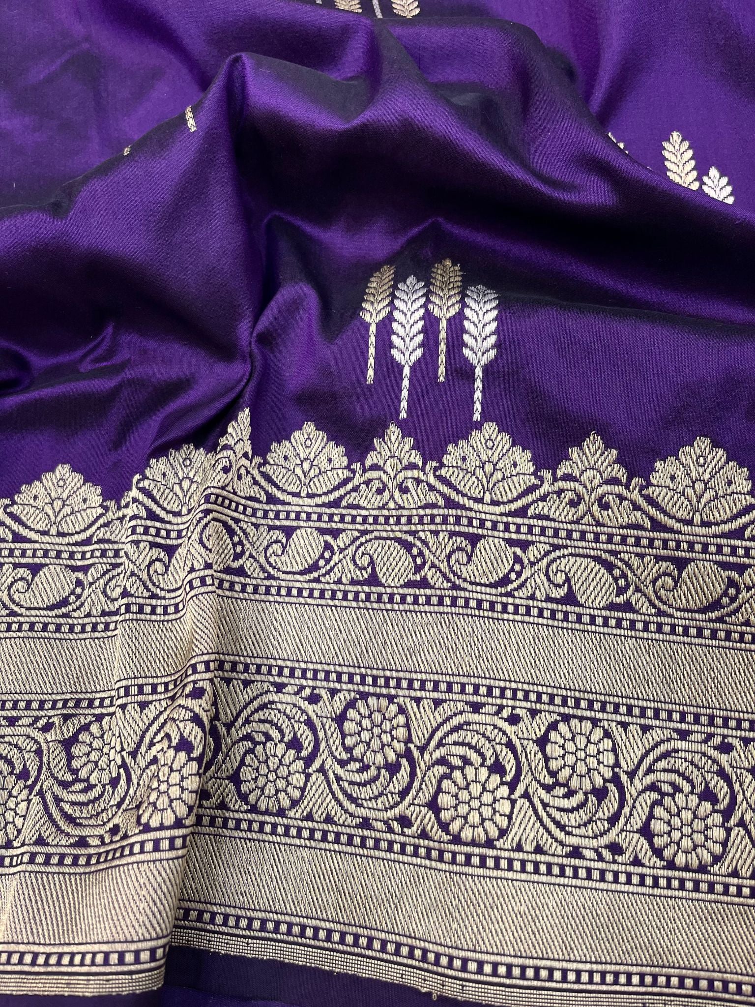 Pure Katan Silk Handloom Banarasi Saree - with sona rupa kadhua motifs