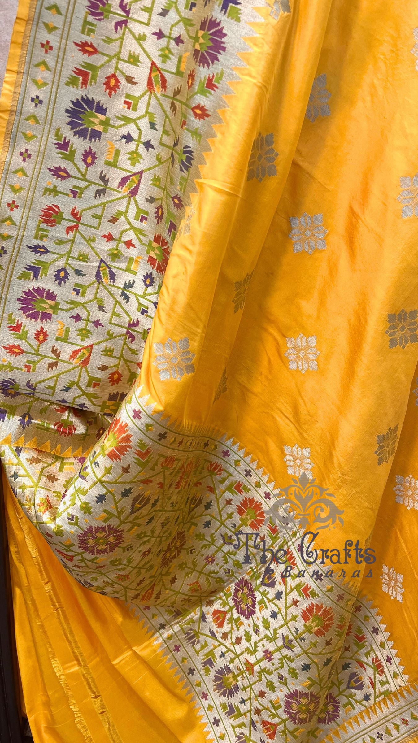 Pure Katan Silk Handloom Banarasi Saree - kadhua motifs with paithani meenakari border