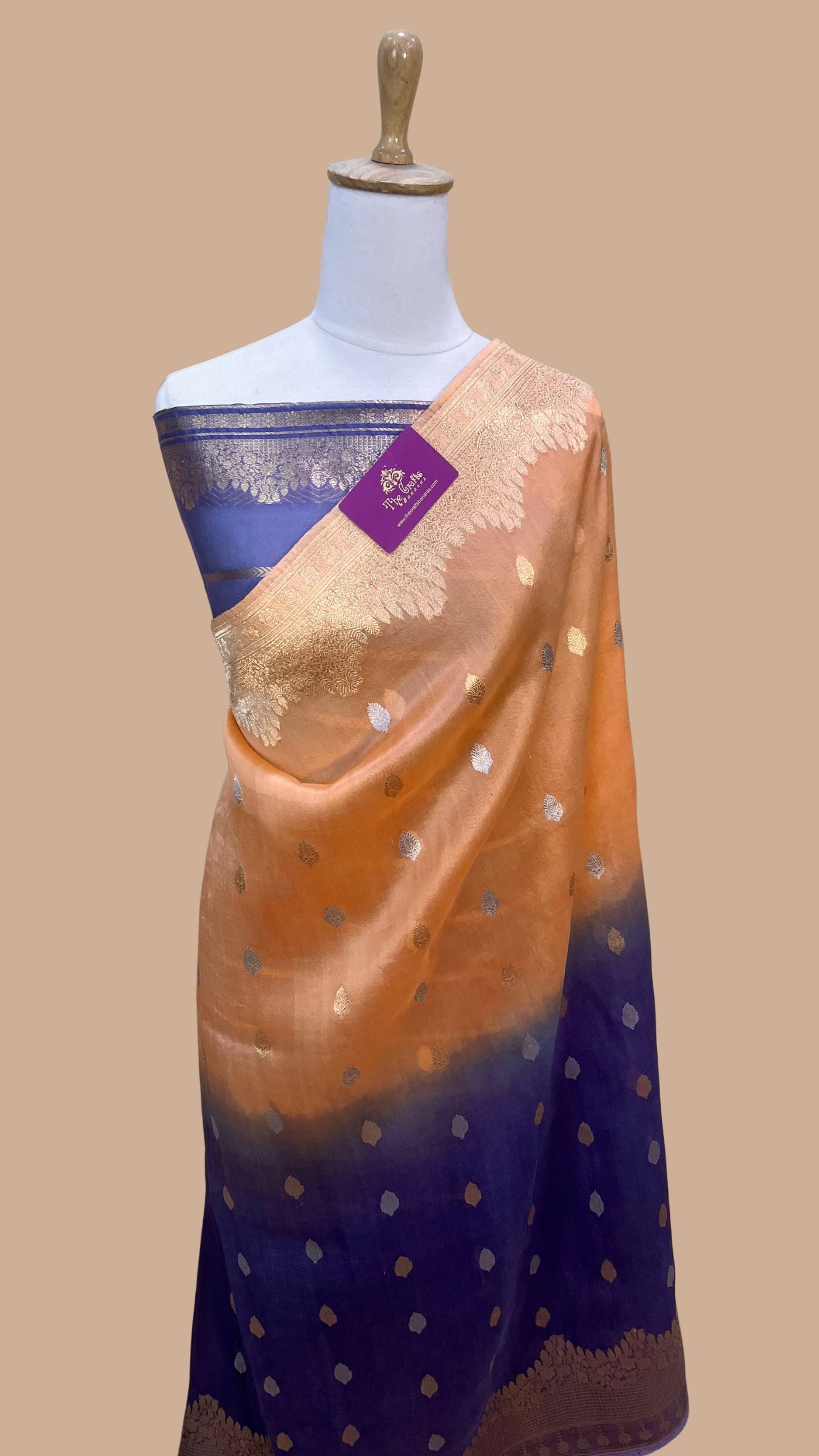 Pure Kora Silk Handloom Banarasi Saree - With Kadhua motifs
