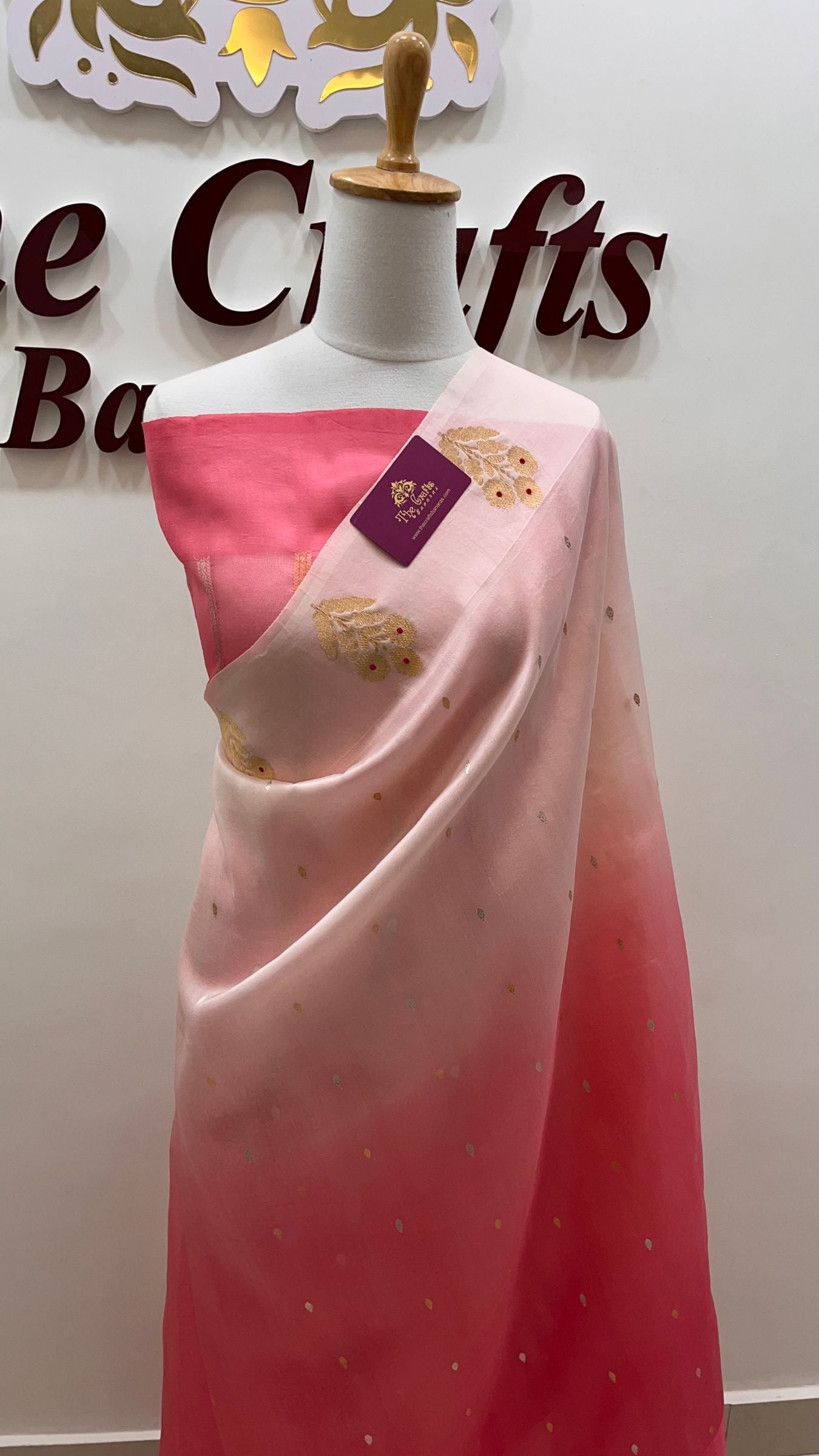 Pure Kora Silk Handloom Banarasi Saree - With Kadhua motifs