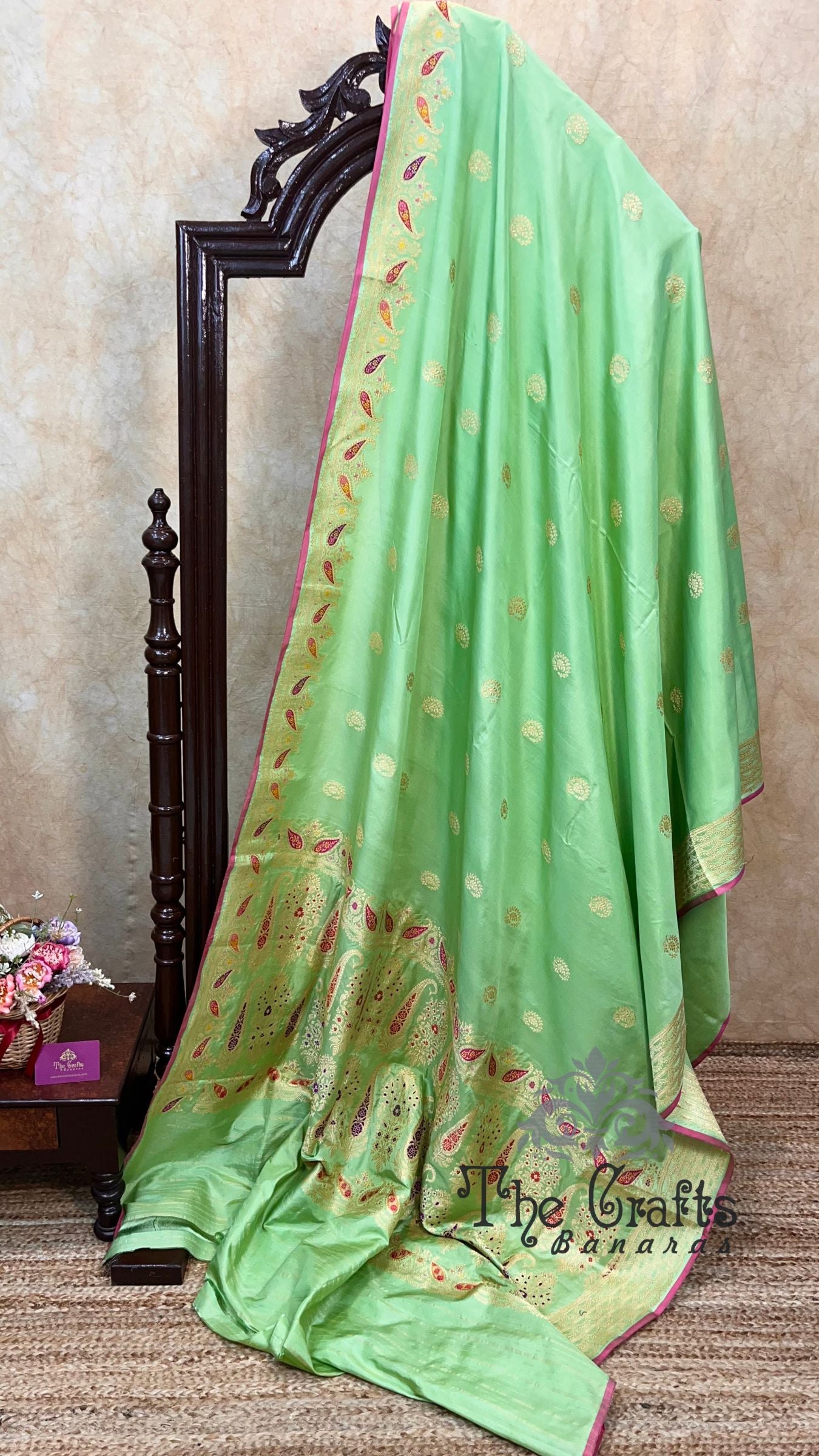 Pure Katan Silk Handloom Banarasi Saree - With Kadhua Meenakari Work