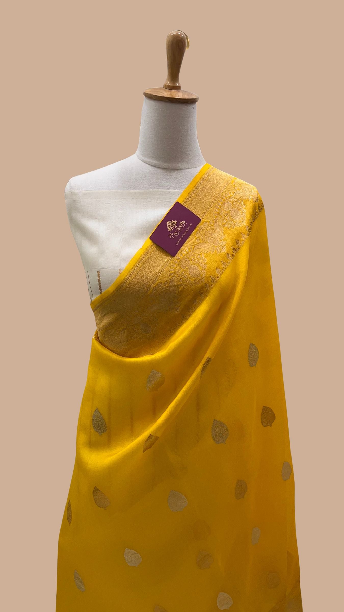 Pure Kora Silk Handloom Banarasi Saree - With Kadhua motifs