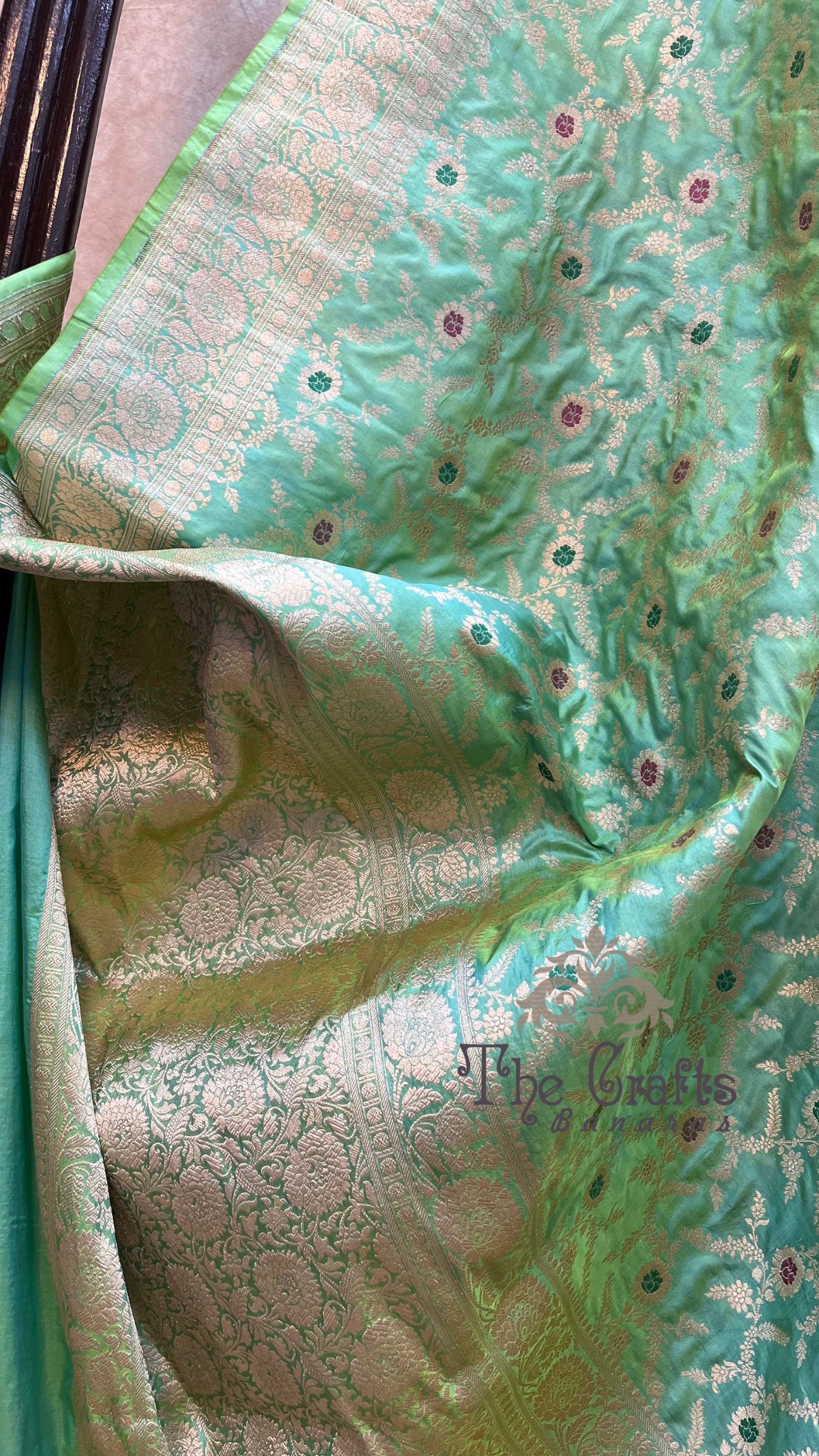 Pure Katan Silk Handloom Banarasi Saree - Jaal Work With Meenakari